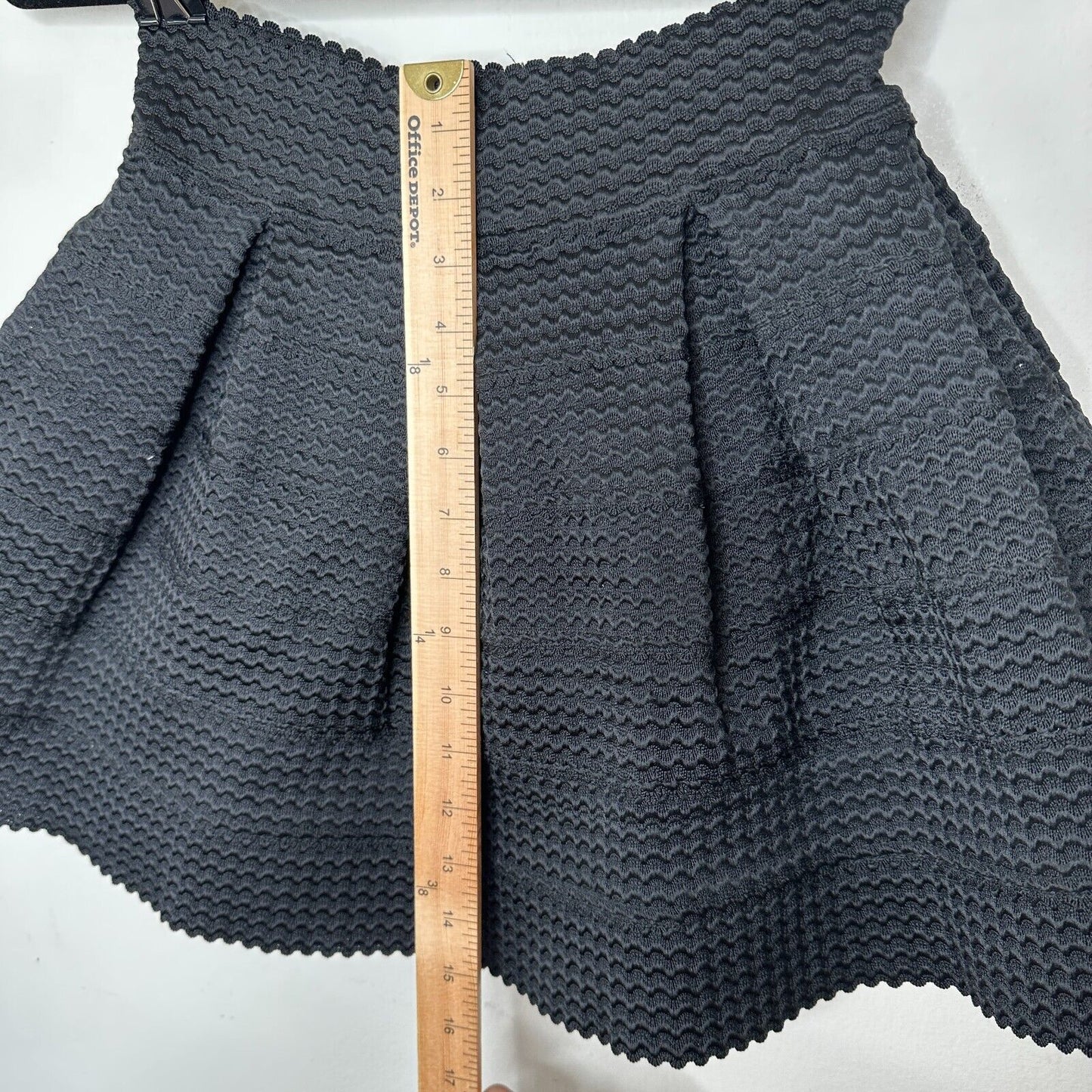 NWT L'Atiste by Amy Black Textured Mini Skirt Pleated Paneled Structured Medium