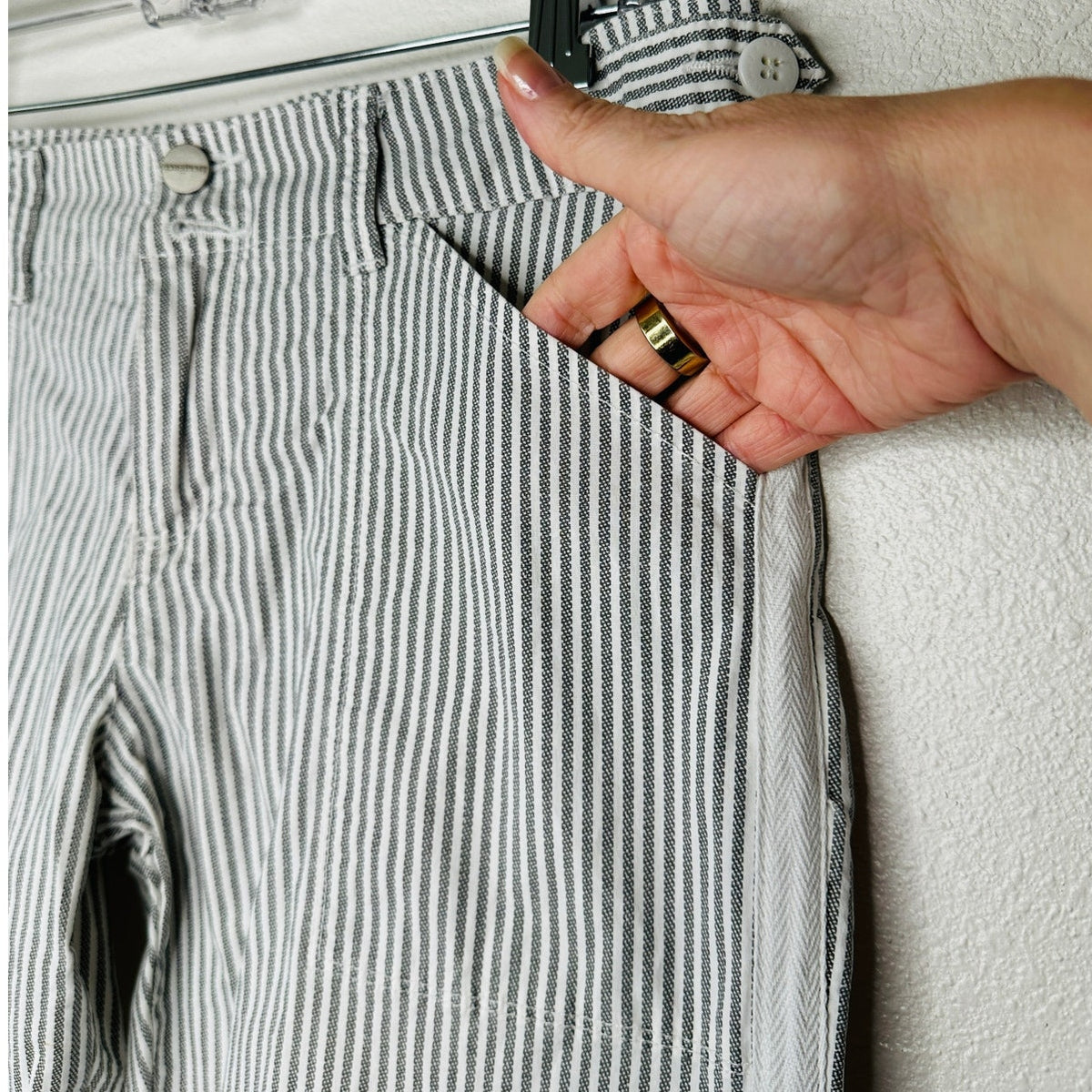 Sanctuary White & Gray Striped Cropped Utility Trouser Pant Cinched Ankle 27
