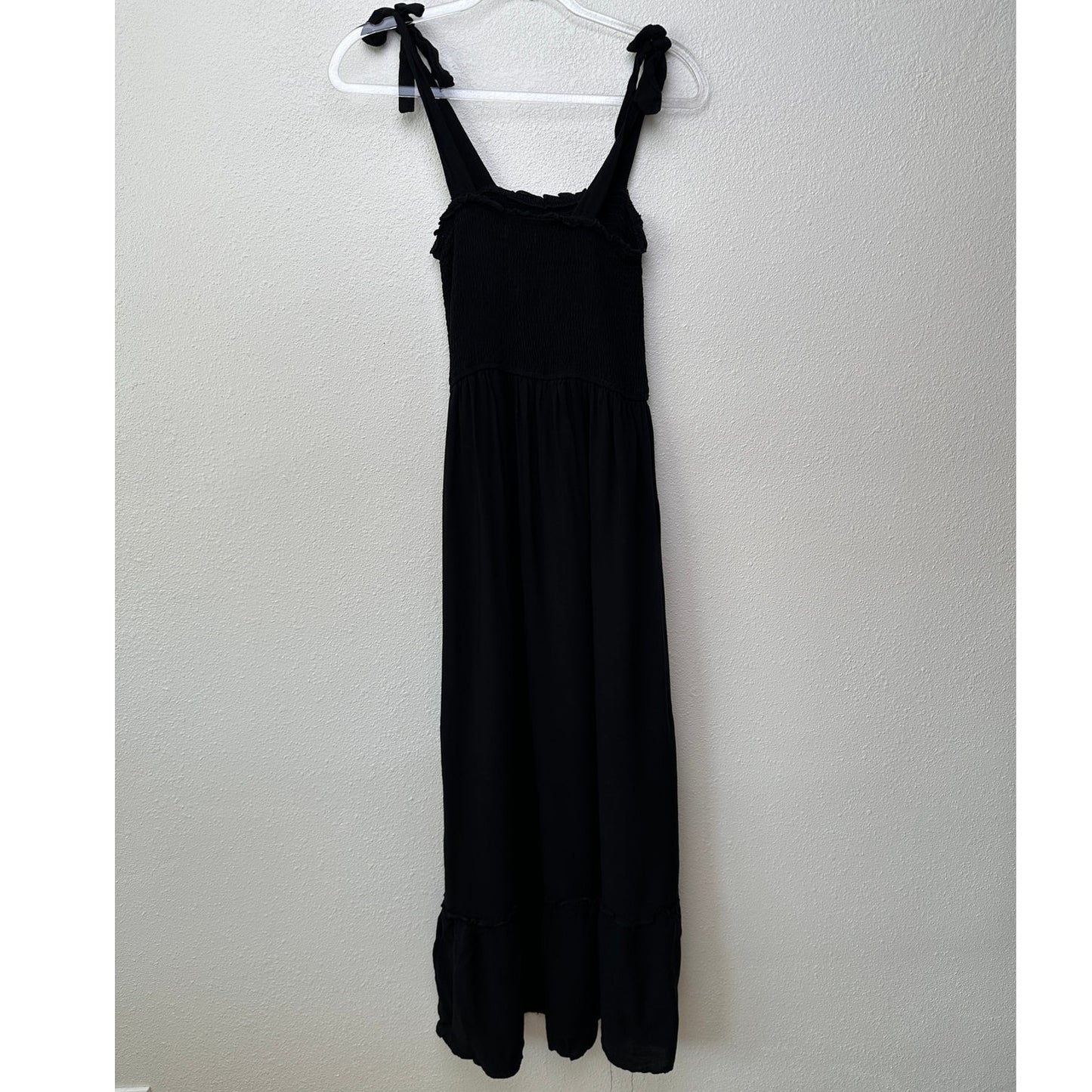 Zesica Women’s Black Tie-Strap Smocked Maxi Dress US S