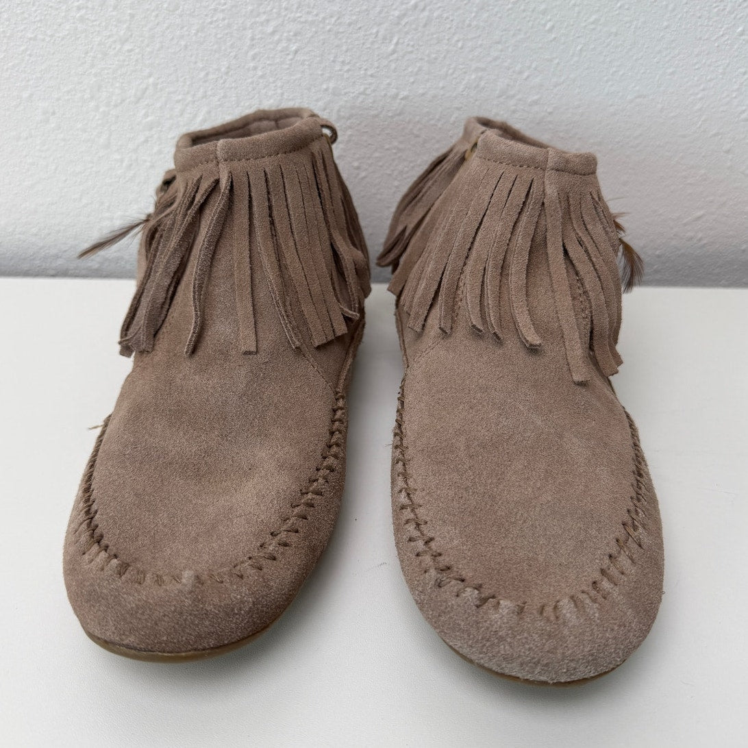 Minnetonka Taupe Suede Fringe Ankle Moccasin Boots Women's Size 8