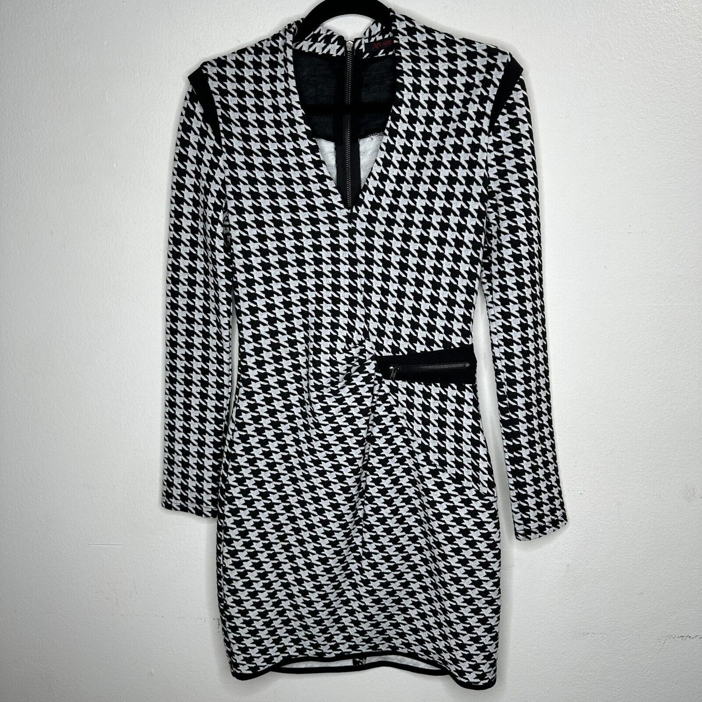 Black & White Houndstooth VNeck Long Sleeve Ruche Zip Waist Fitted Mini Dress M