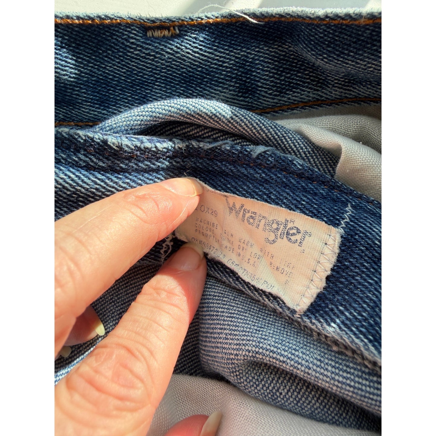 Wrangler Blue High Rise Raw Hem Jeans Women's 26