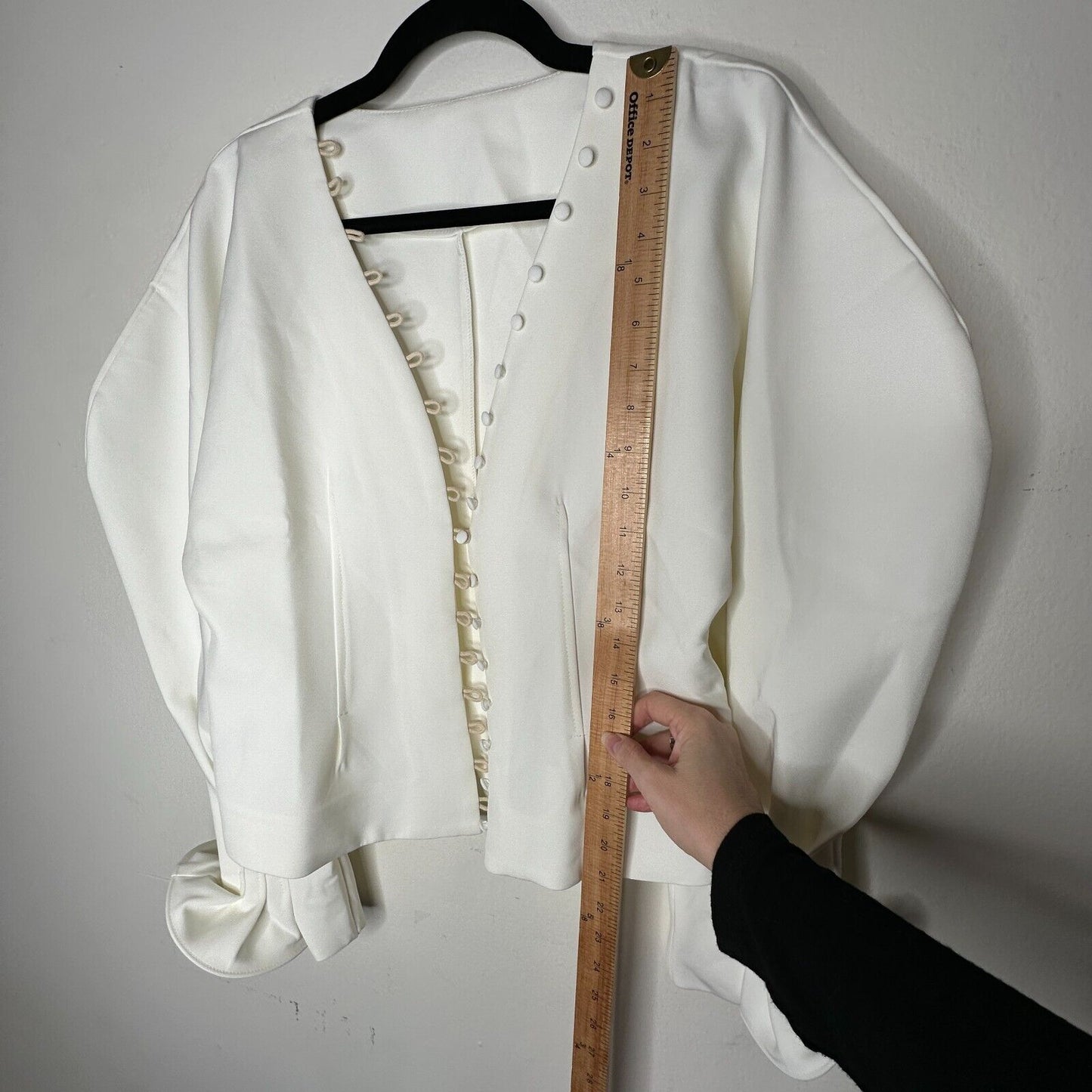 Cream V-Neck Loop & Button Front Balloon Pleated Cuff Sleeve Crop Blouse Med