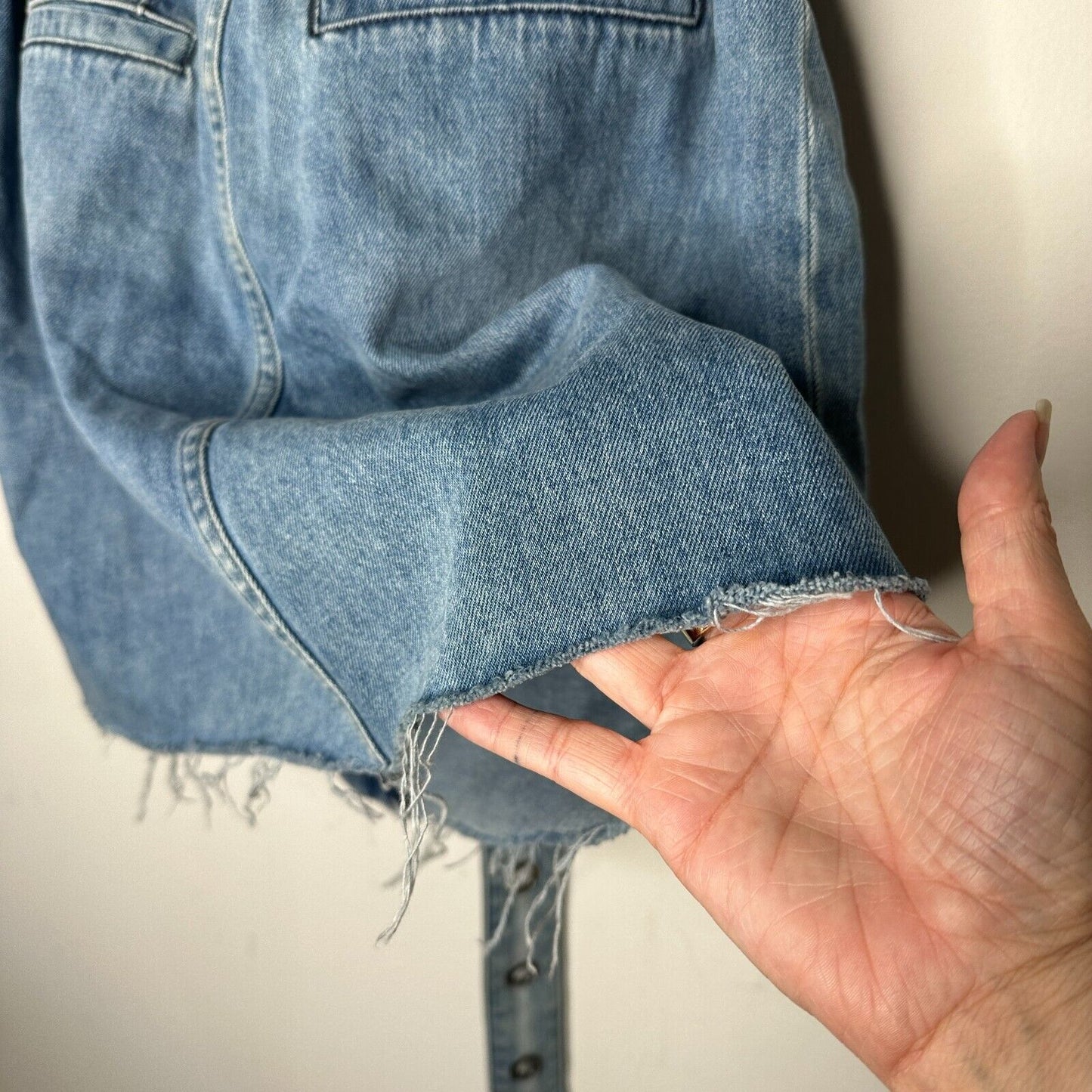 GRLFRND Ava Medium Blue Wash Zip Denim Skirt Grommet Belt Frayed Hem Paperbag 32
