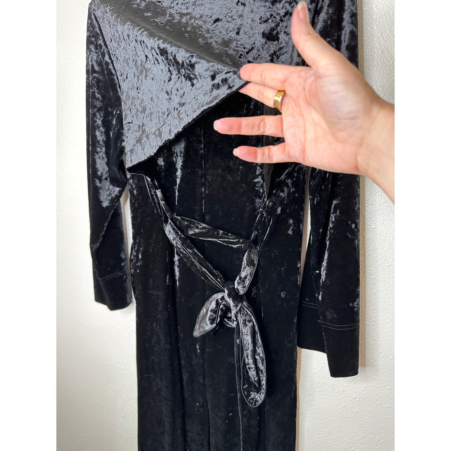 Arrive Black Velour Front Button Long Sleeve Tie Waist Midi Dress Small