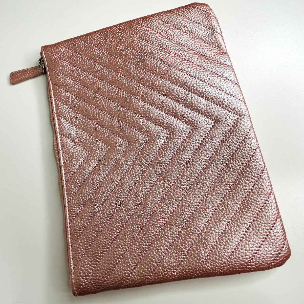 Chaviv by Violet Teriti Chic Metallic Pink Clutch Zip Close Chevron Design Purse