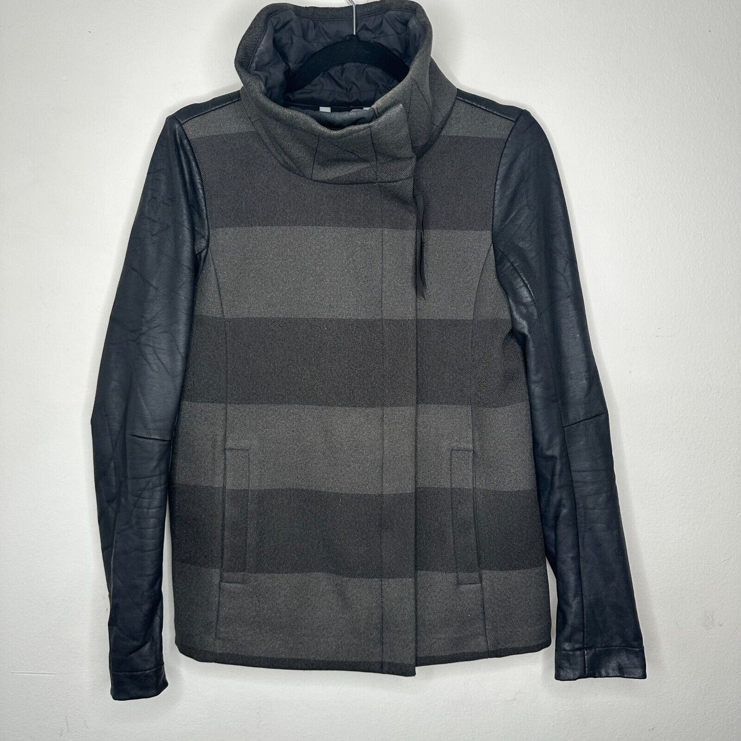 Lululemon Sweet Life Soot Black & Gray Stripe Biker Jacket Water Repel 4
