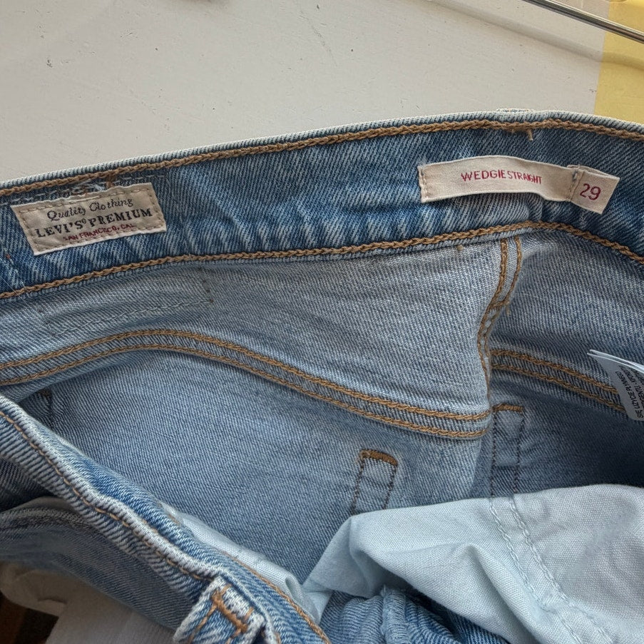 Levi's Wedgie Straight Button Fly Denim Jeans Women US 29
