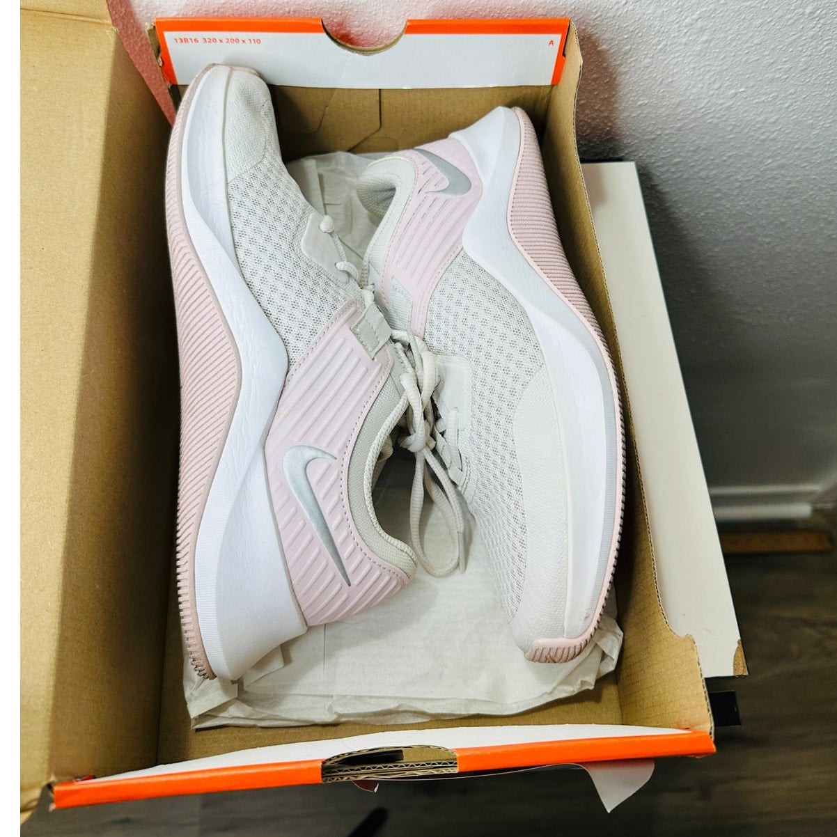 Nike MC Trainer Platinum Metallic Silver & Pink Training Sneakers 8.5