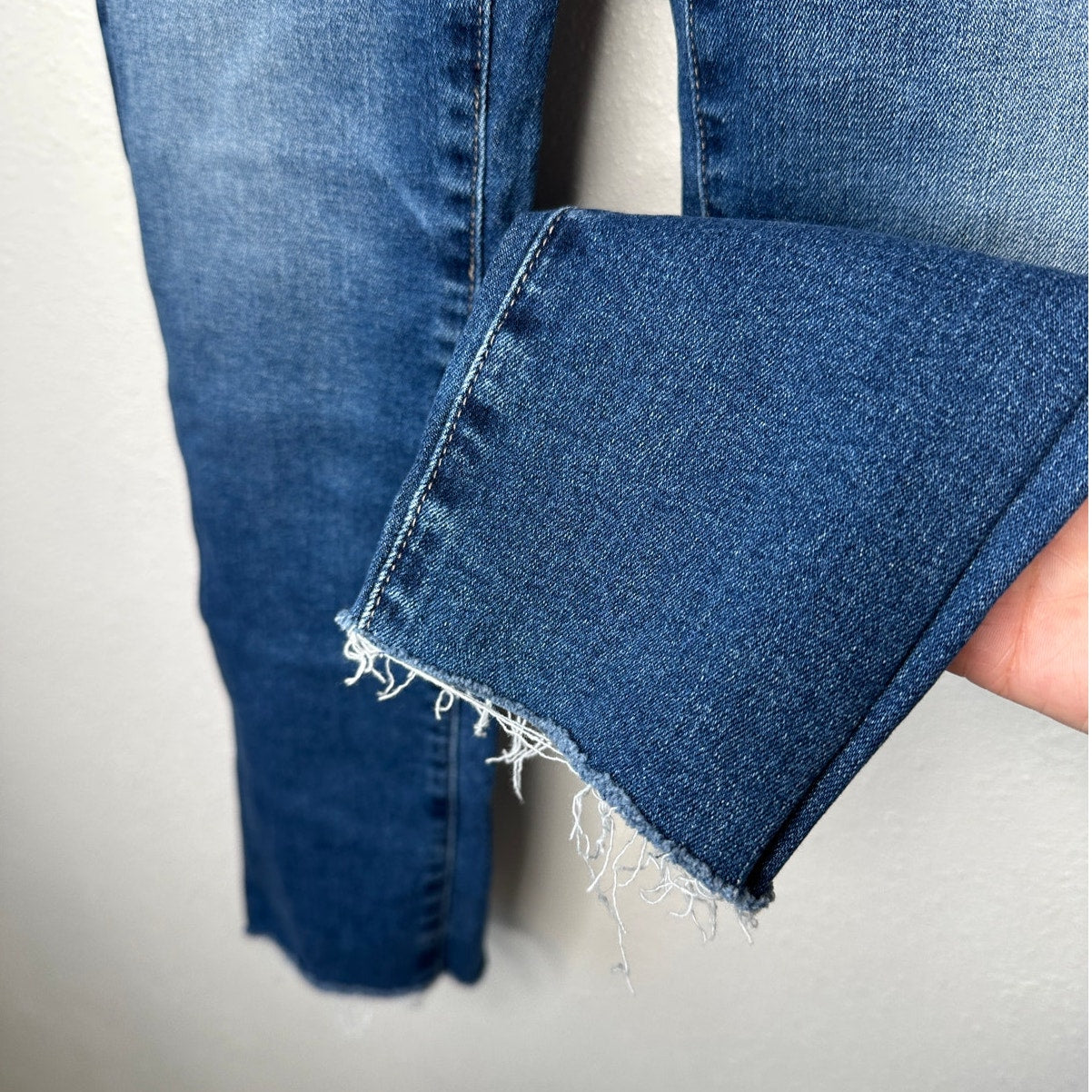 AG Medium Dark Wash The Prima Ankle Cigarette Leg Raw Hem Jeans 30