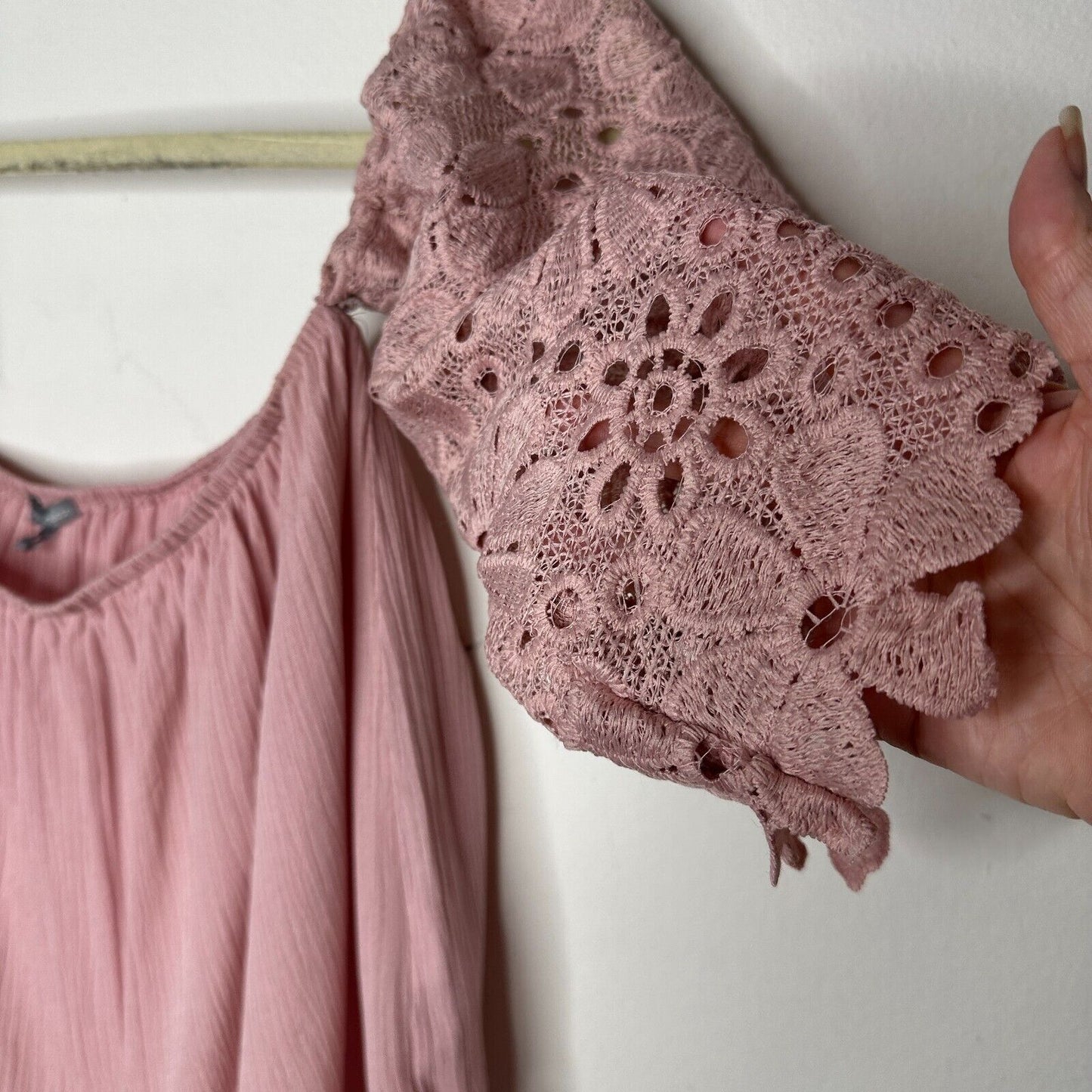 Charlotte Russe Dusty Pink Off Shoulder Eyelet Short Sleeve CropTop Blouse Small