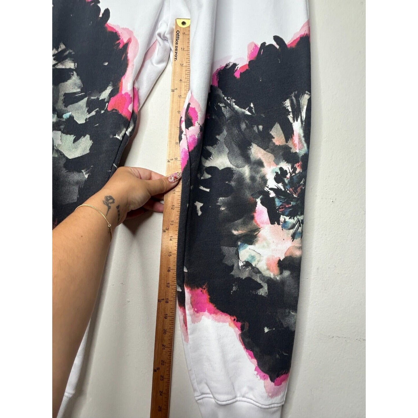 NWT Alexander McQueen White Jogger Pants Black and Pink Design Zip Pockets L
