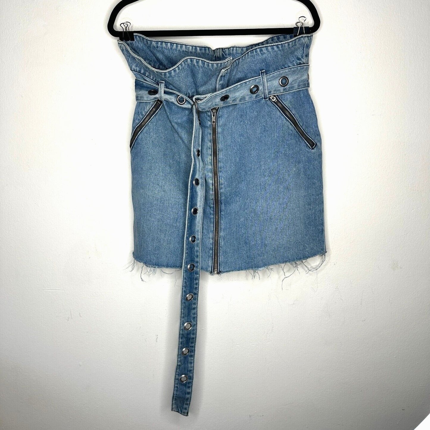 GRLFRND Ava Medium Blue Wash Zip Denim Skirt Grommet Belt Frayed Hem Paperbag 32