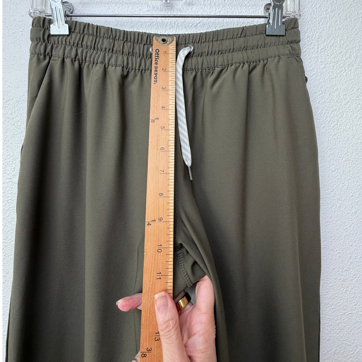 Vuori Weekend Jogger Kale Olive Green Stretch Travel Pants Women's US S