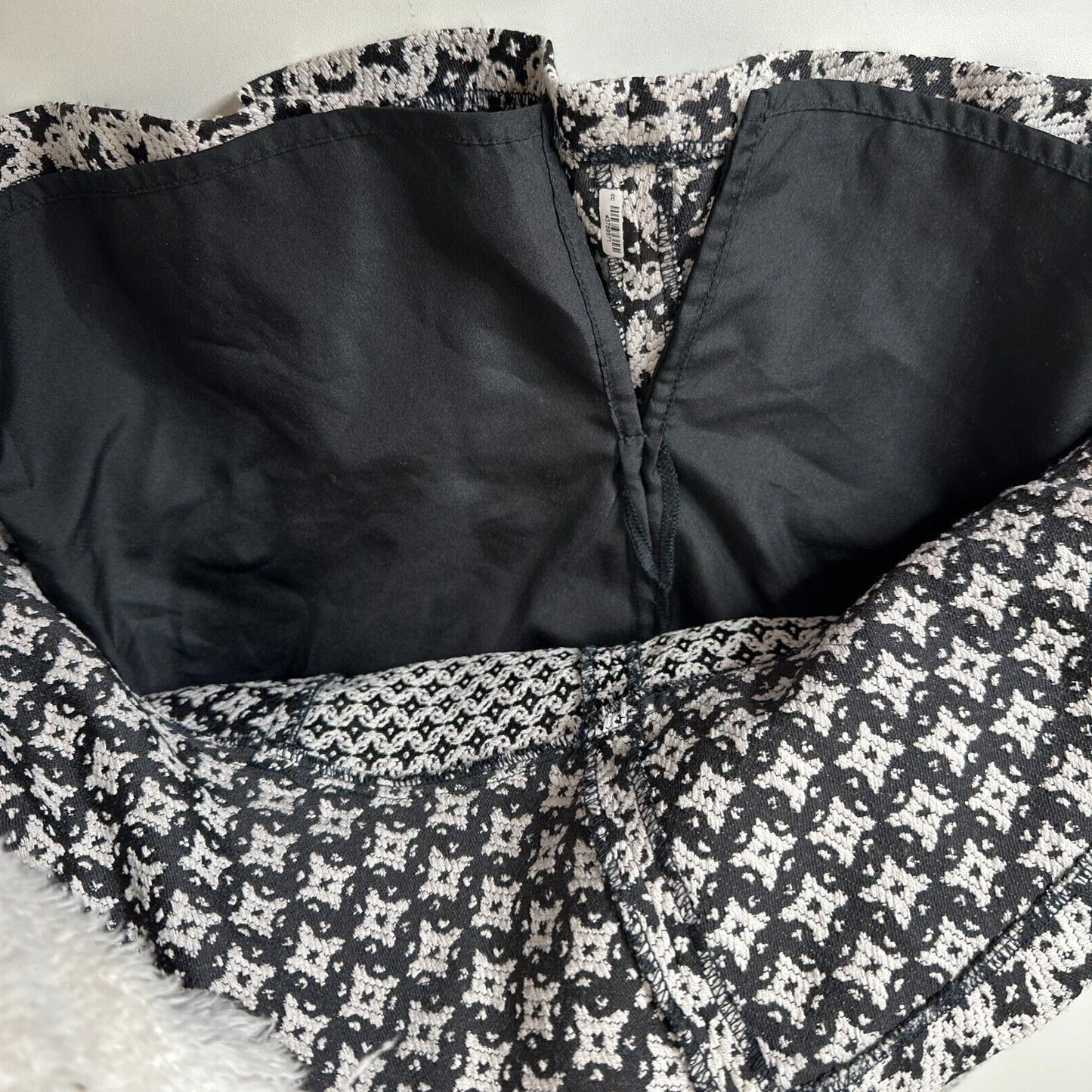 Ann Taylor Loft Black and White Geometric Ruffle Flair Peplum Mini Skirt 00P