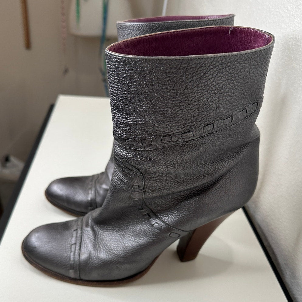 Marc Jacobs Gunmetal Silver Round toe Wooden Heel Ankle Boot 37.5 / 7