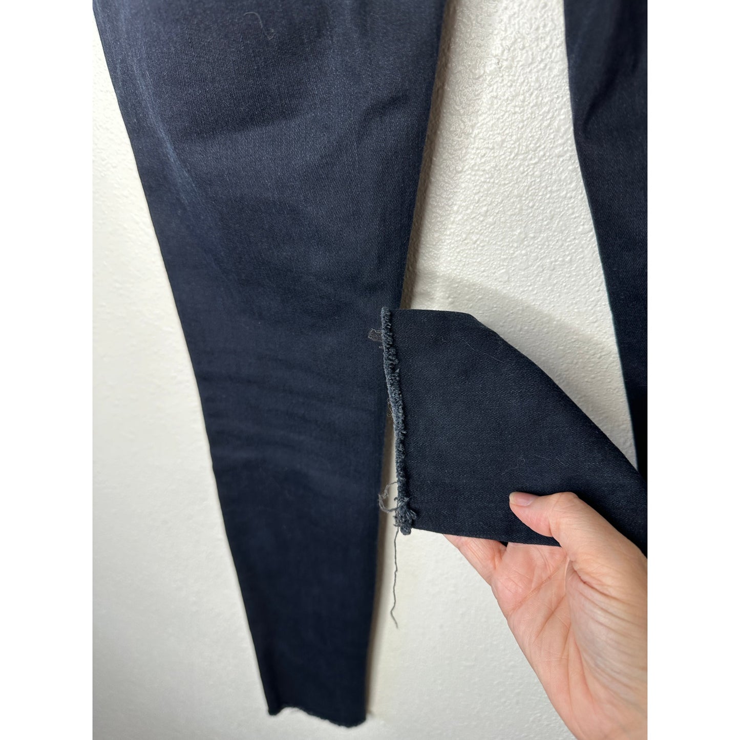 J Brand Alana Dark Blue Mercy Distressed Knee Raw Hem Skinny Jeans 24