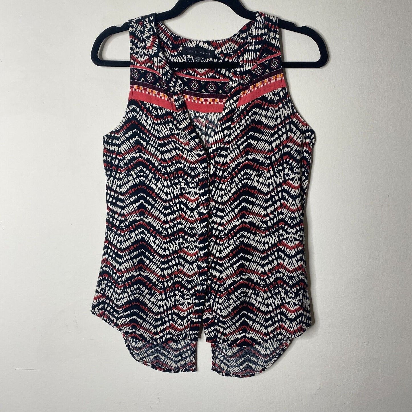 Sanctuary Sleeveless Black Tribal Chevron Print Split V-Neck Button Down Tank XS