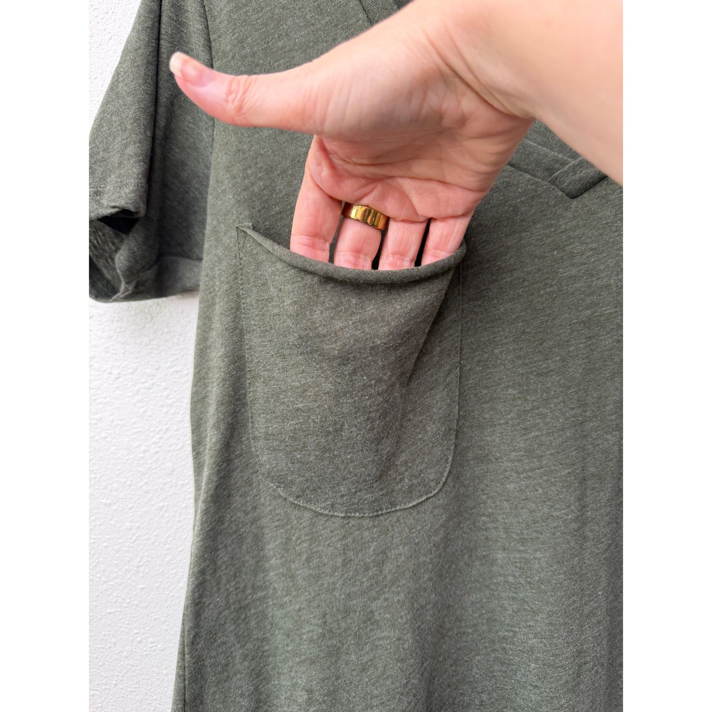 NWT William B Olive Pocket V Neck Tee Womens S