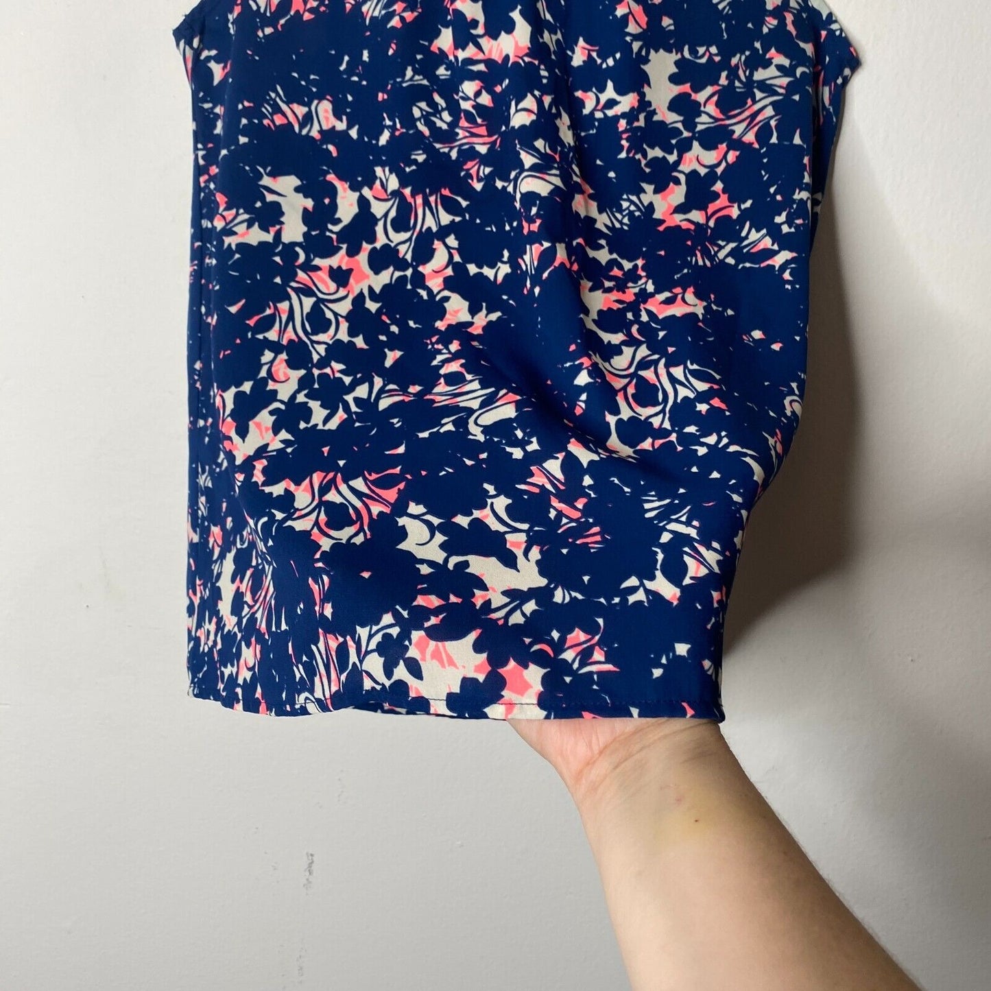 Allison Joy Cassidy Tank Navy Pink Keyhole VNeck Sleeveless Back Button XS