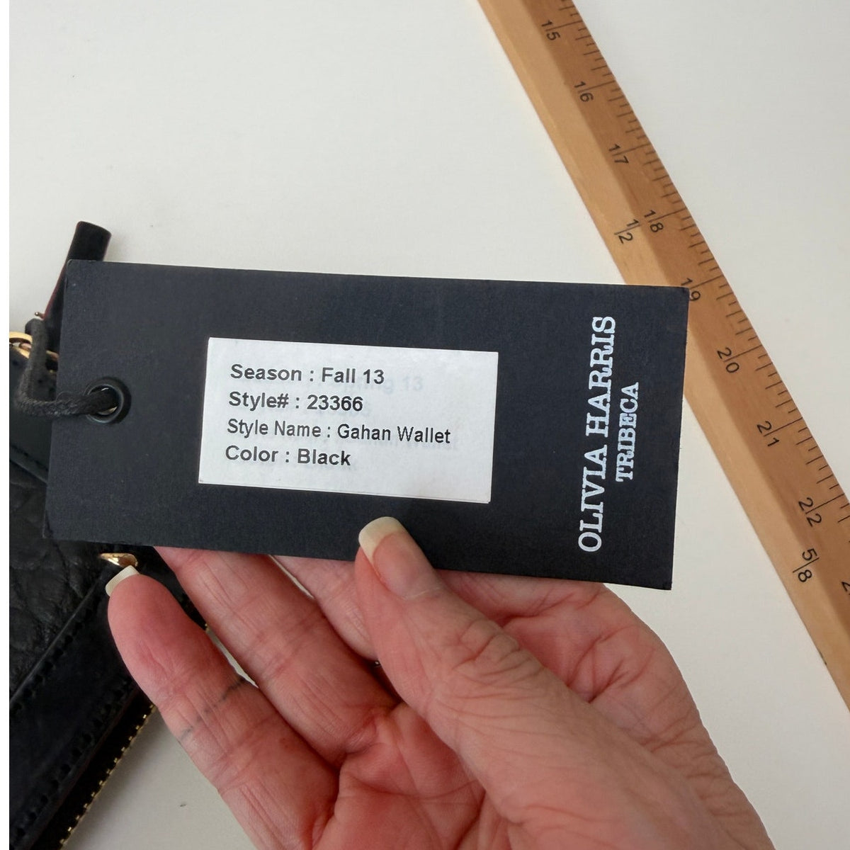 NWT Olivia Harris Gahan Black Zip Wallet Women's
