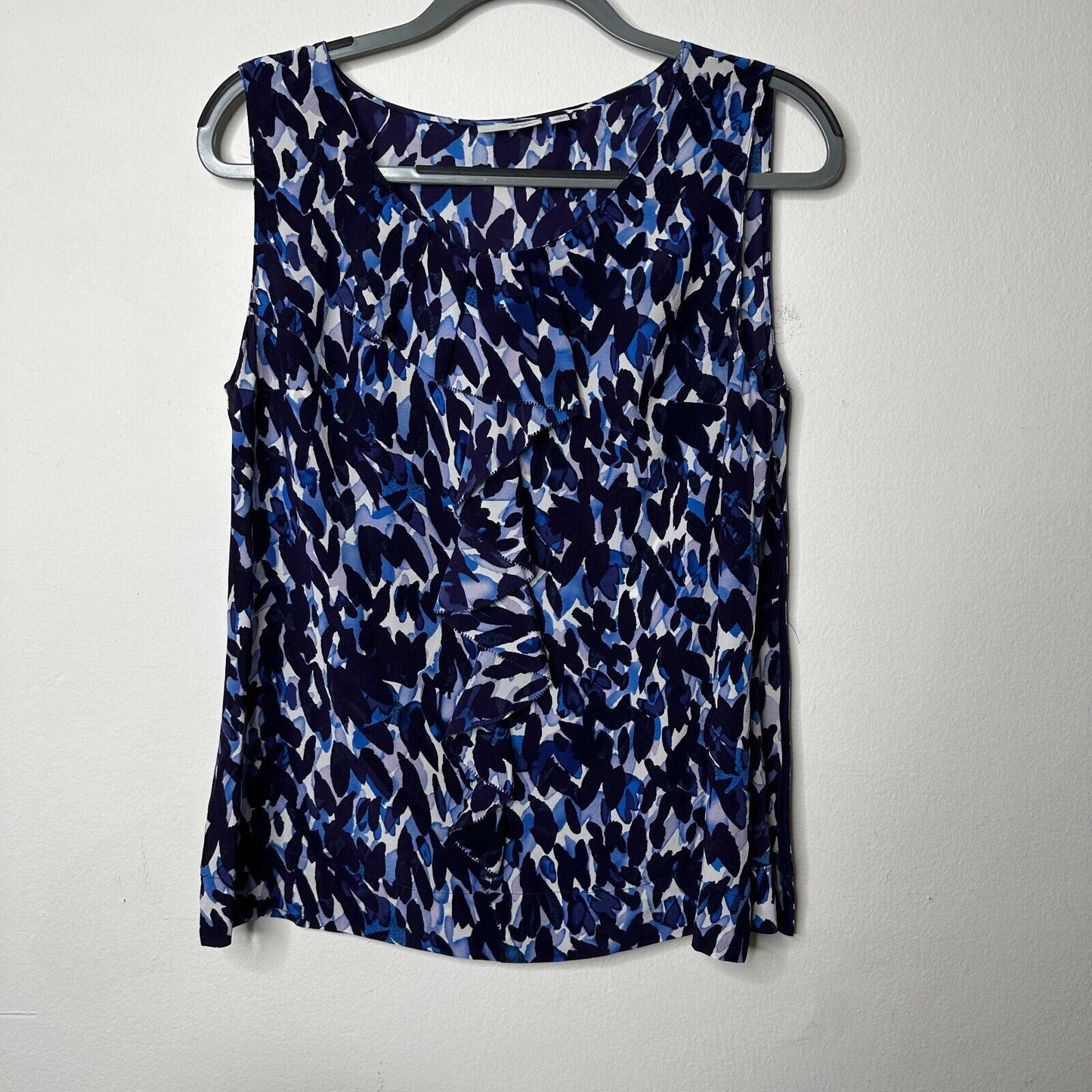 Halogen Flowy 100% Silk Blue White Abstract Sleeveless Scoop Neck Blouse Medium