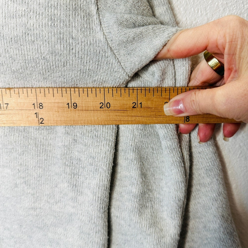 Zara Light Gray Long Sleeve VNeck Double Raw Hem Crop Sweater S