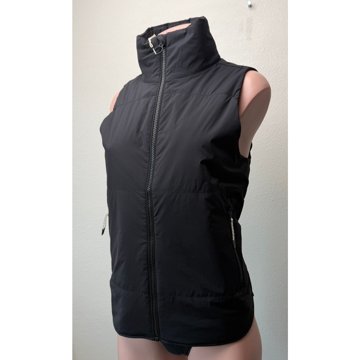 NWT Vuori Canyon Insulated Vest Black Womens S
