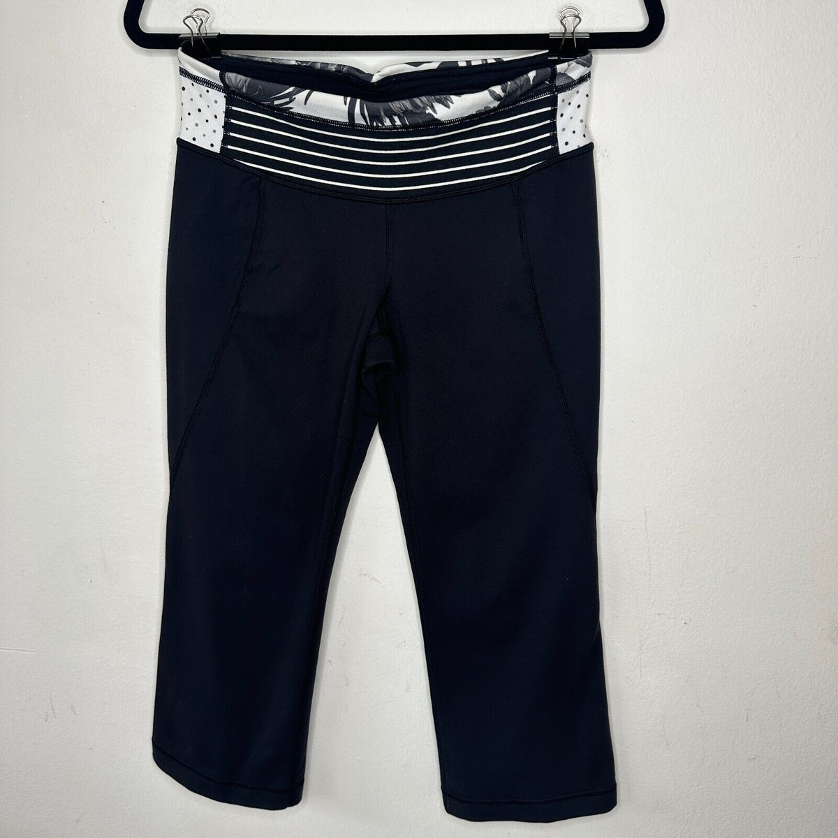 Lululemon Black Wide Leg Crop Legging Floral Stripe Black and White Waistband 6