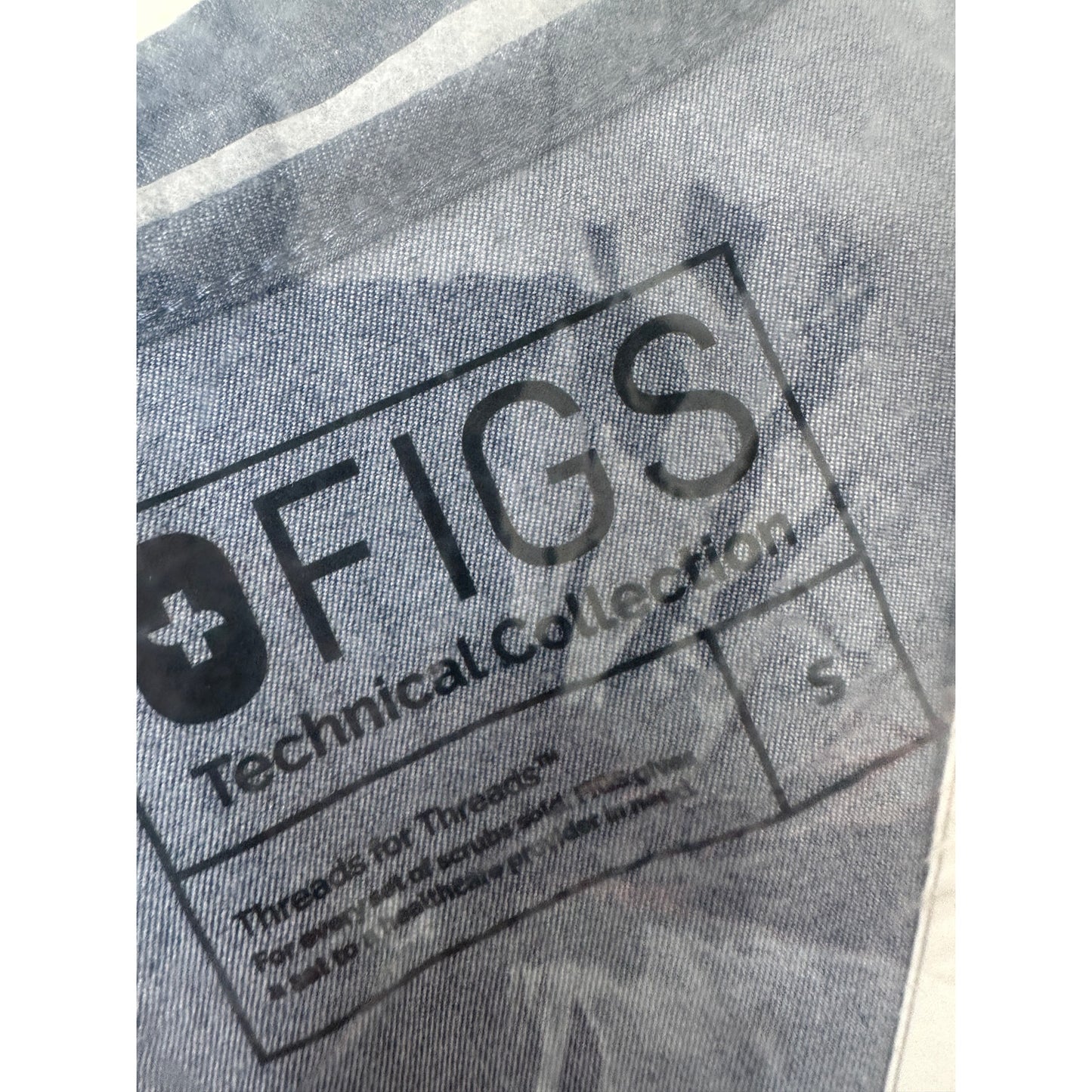 NWT Figs Blue Denim Casma 3 Pocket Classic Fit V-Neck Scrub Top S