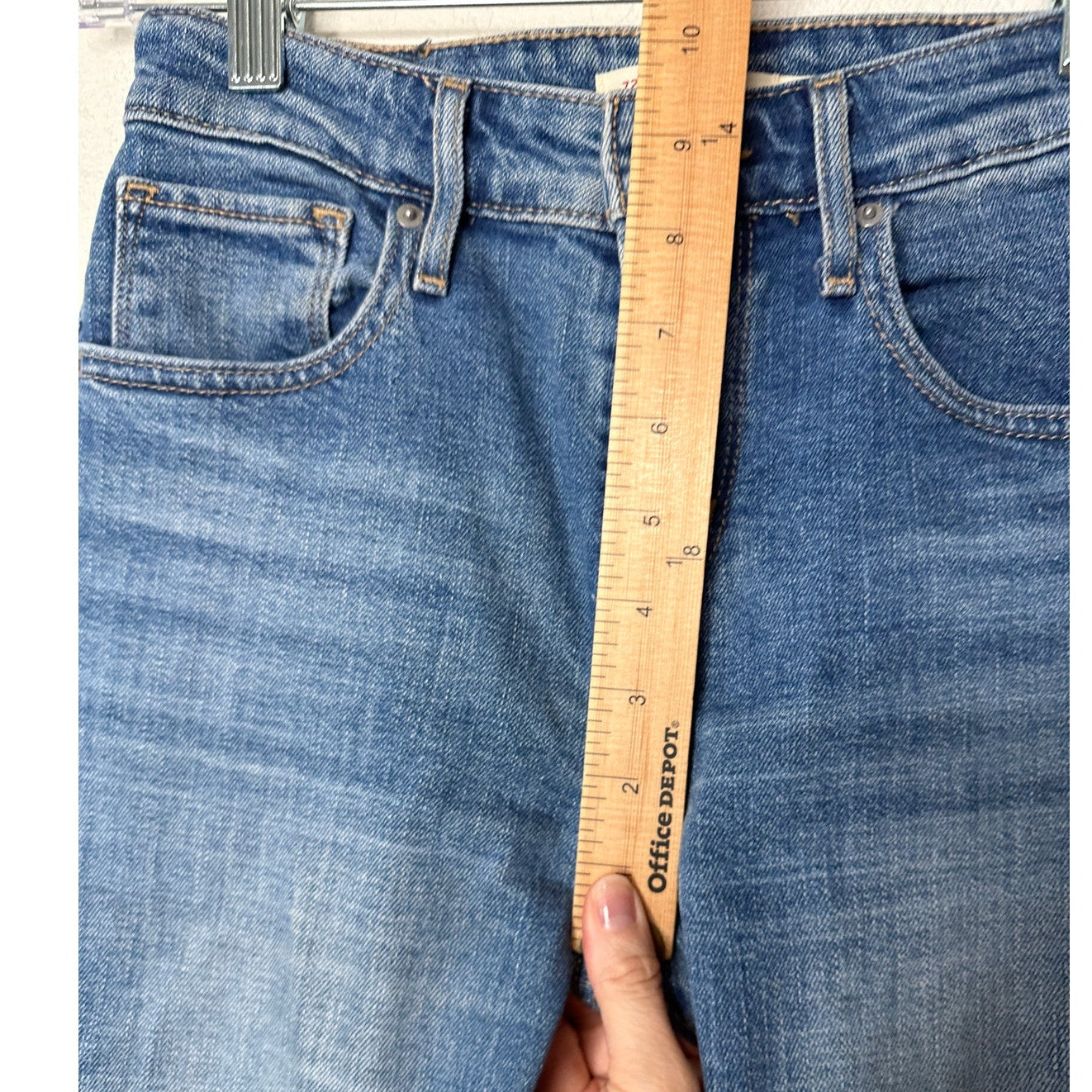 Levi’s 721 High Rise Skinny Jeans Size 25 Distressed Knees