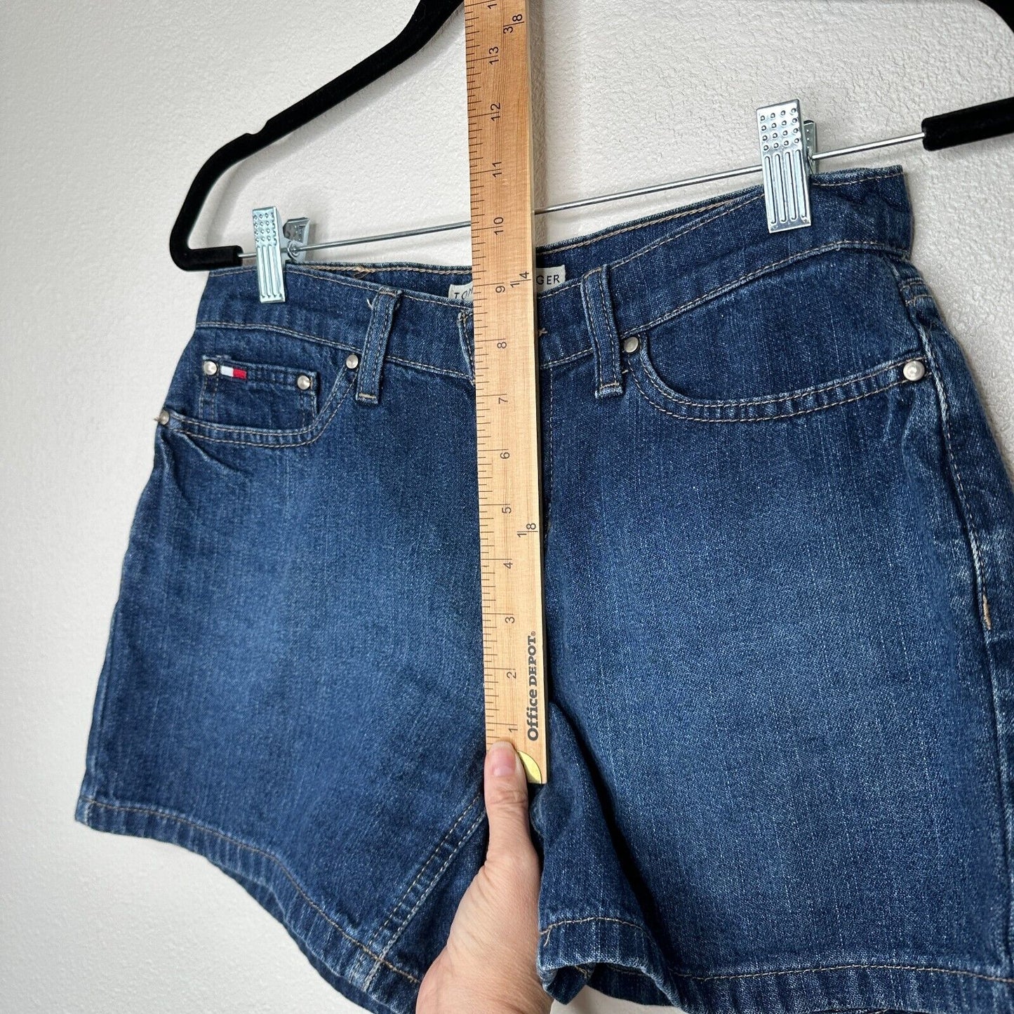 Tommy Hilfinger Medium Blue Wash Mid Rise Boyfriend Jean Shorts Y2K Flag Logo 4