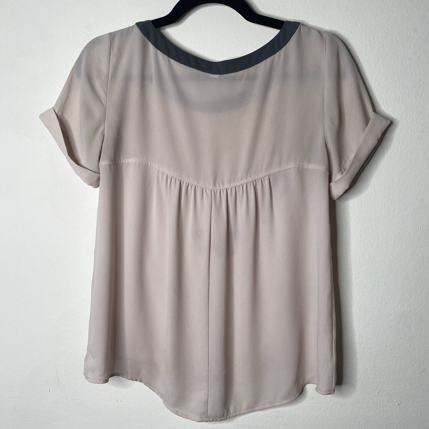 Loft Pinky Beige & Gray Collar Top Gathered Back Detail Cuffed Short Sleeves XSP