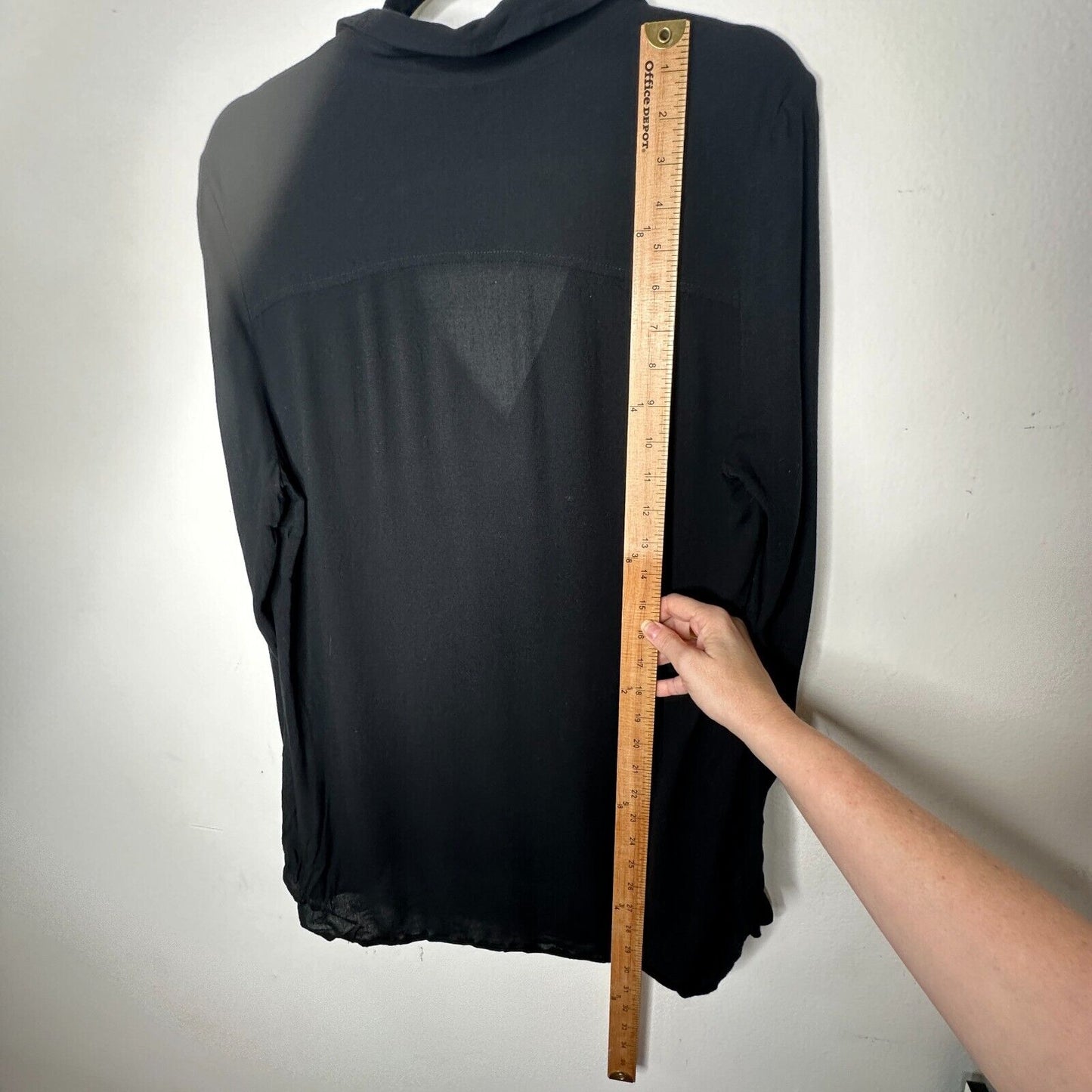 Leith Black Blouse V Neck Long Sleeve Lightweight Flowy Top Women M