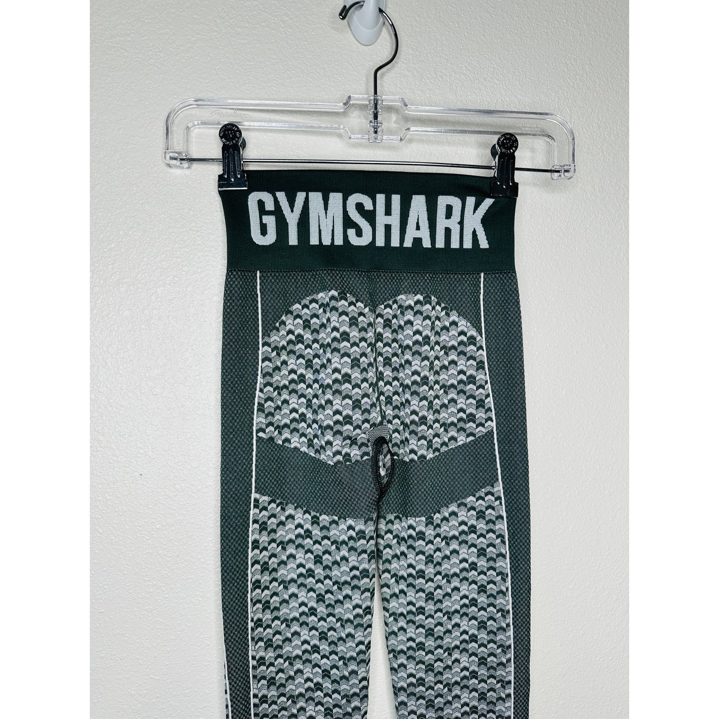 Gymshark Olive Green Booty Enhancing Leggings XS – High Waist Arrow Print