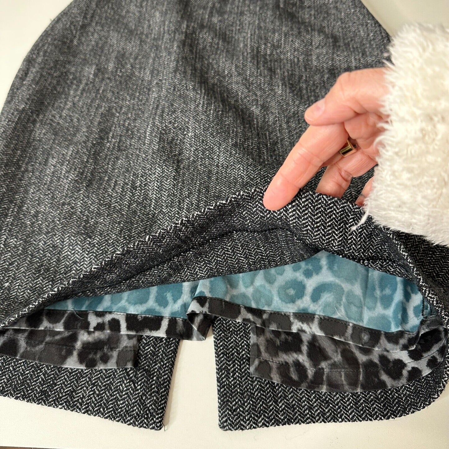 Express Black & White Houndstooth Back Zip and Slit Lined Pencil Skirt 00