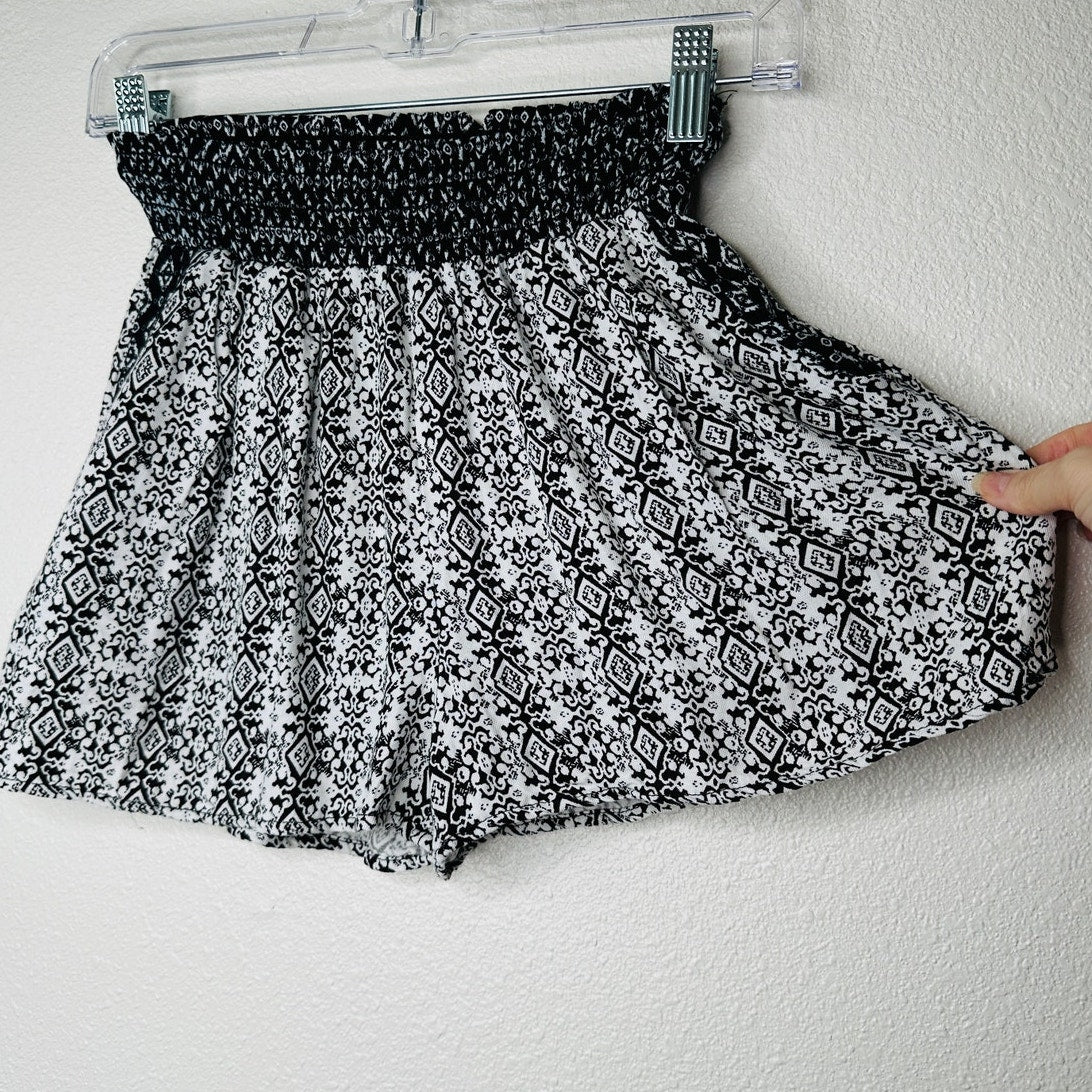 Aqua Black & White Diamond Print Elastic Waist Pocketed Short Shorts M
