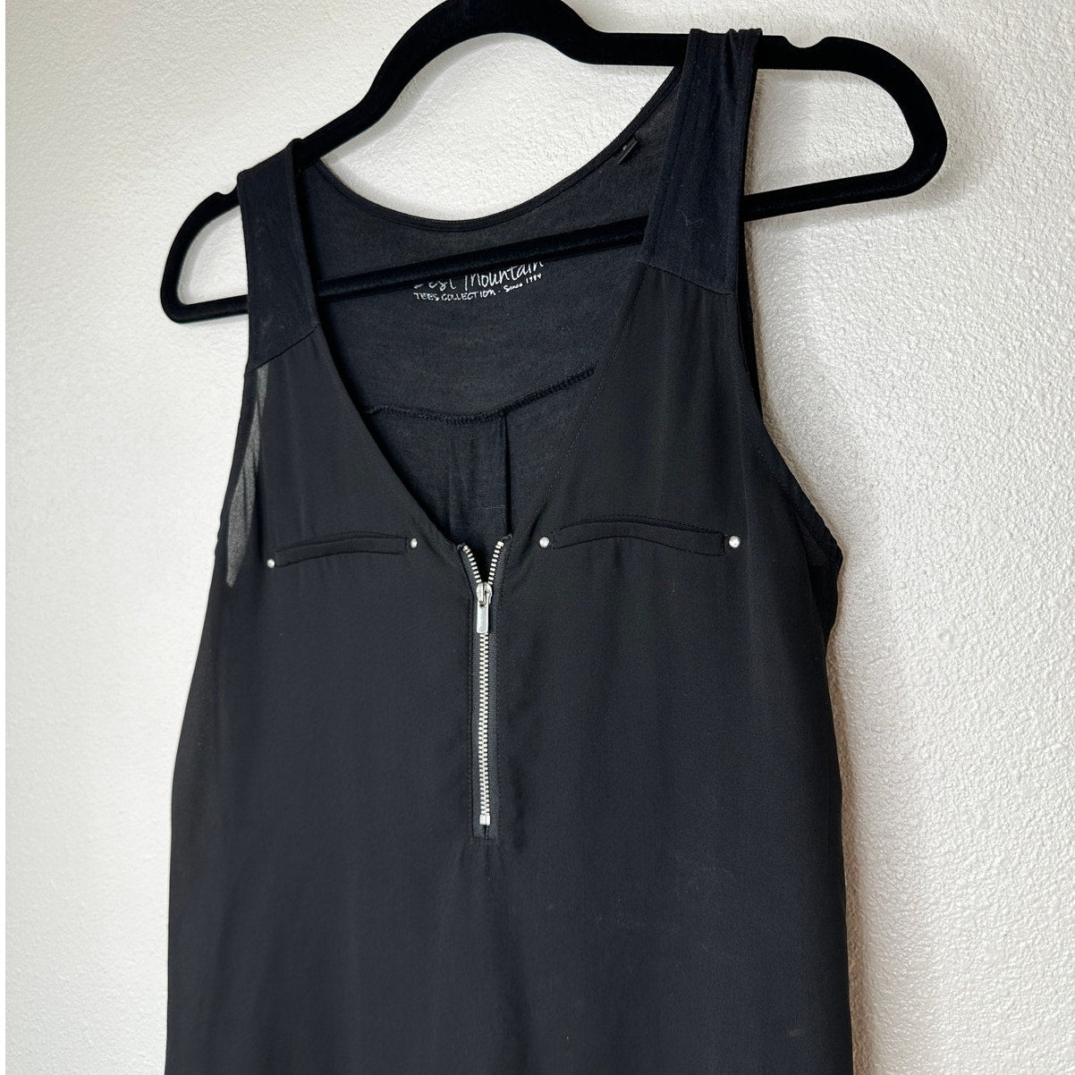 Best Mountain Black Zip V-Neck Sleeveless Tank Top S