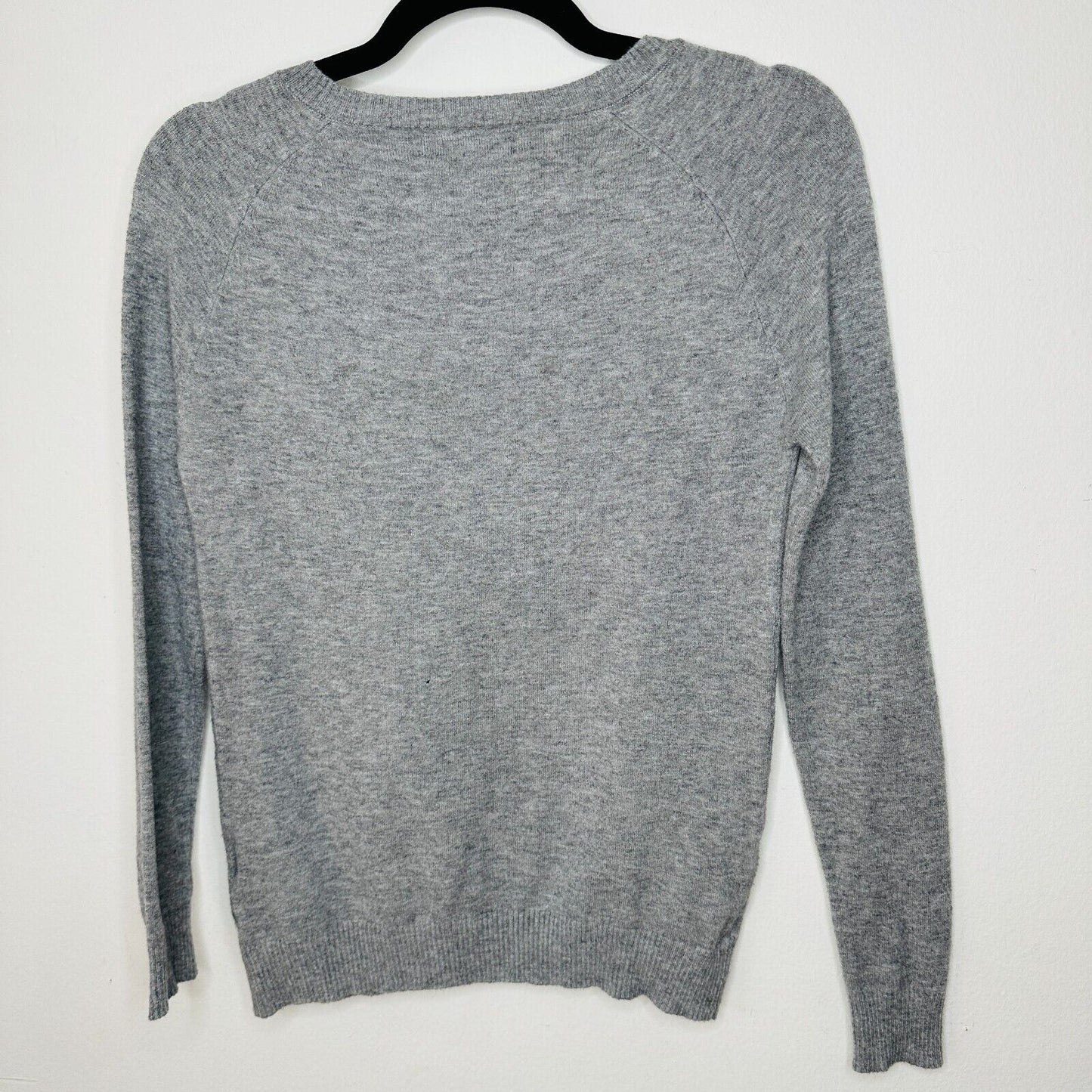 Love Tree Gray V-Neck Long Sleeve Pullover Sweater Banded Hem Thin Jumper Small