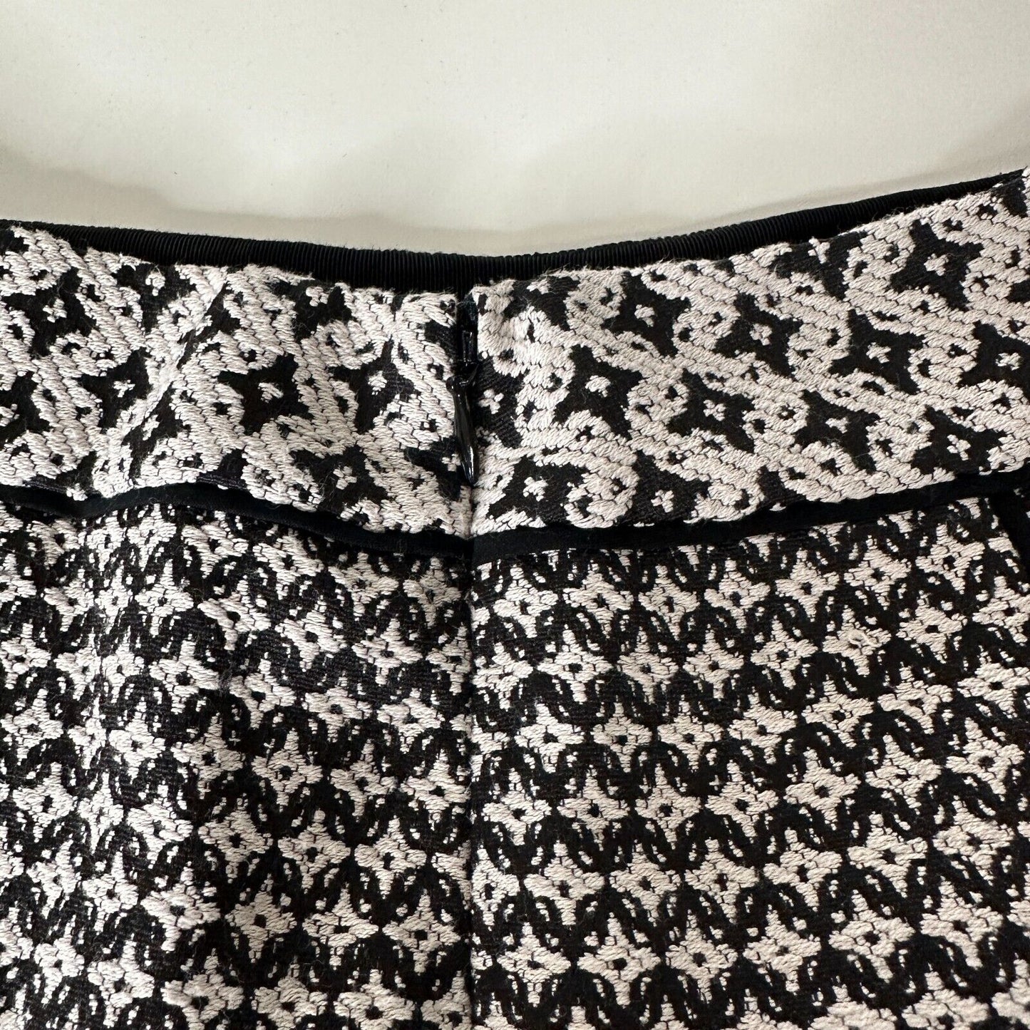 Ann Taylor Loft Black and White Geometric Ruffle Flair Peplum Mini Skirt 00P