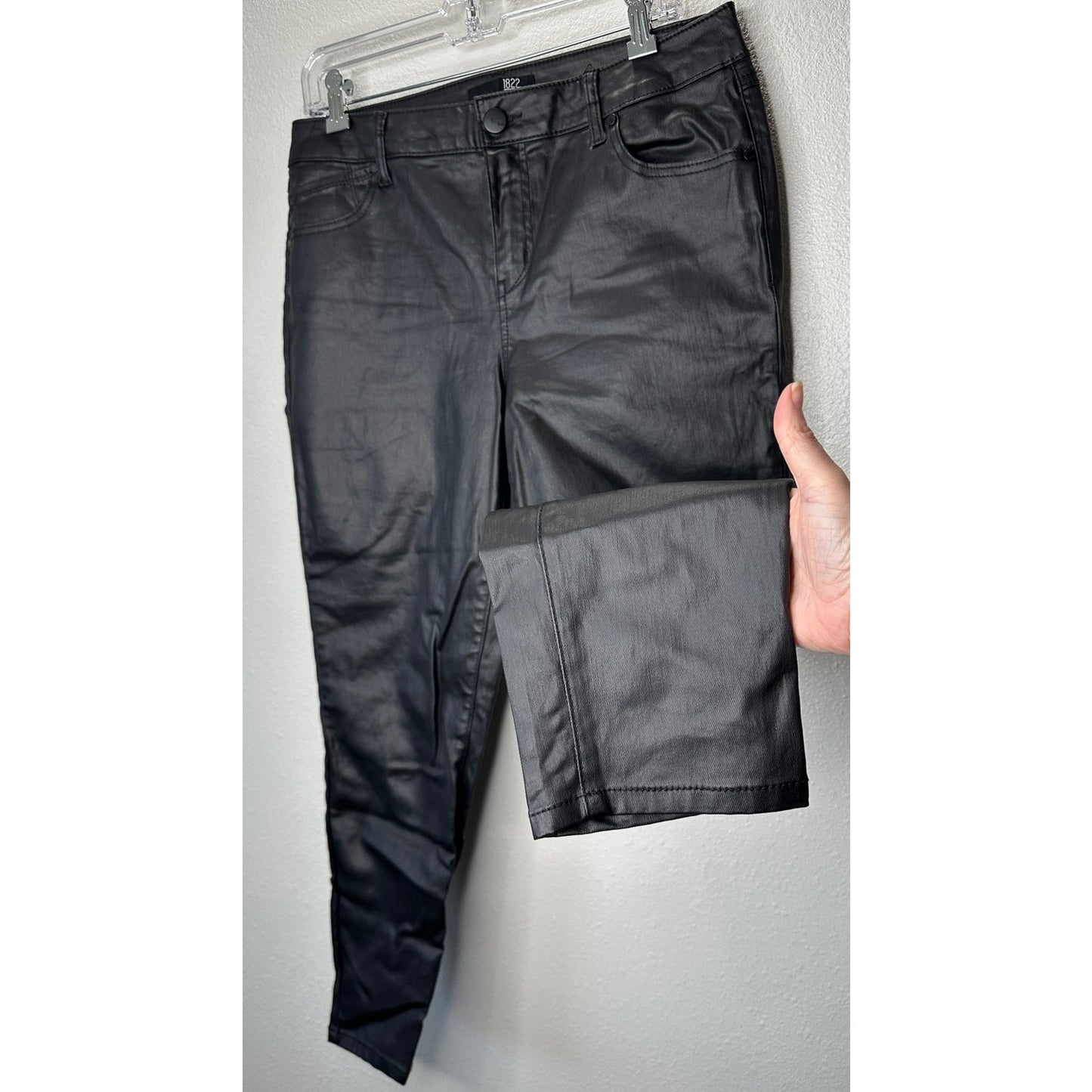 1822 Denim Black Shimmer Leatherette Skinny Pant 30 P / 10 P