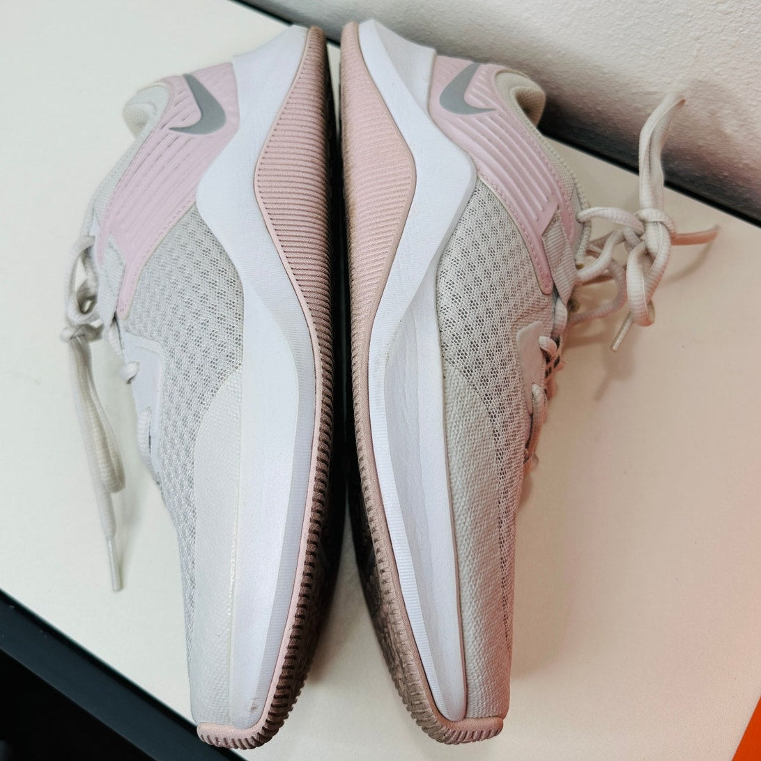 Nike MC Trainer Platinum Metallic Silver & Pink Training Sneakers 8.5