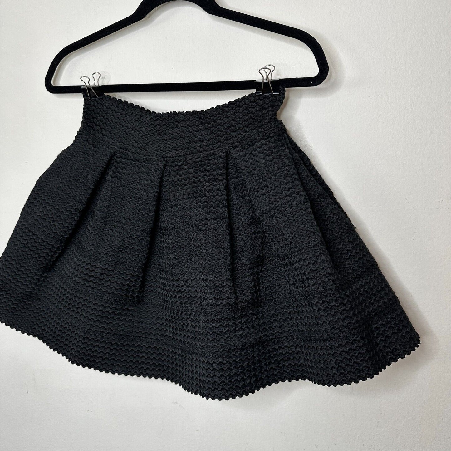 NWT L'Atiste by Amy Black Textured Mini Skirt Pleated Paneled Structured Medium