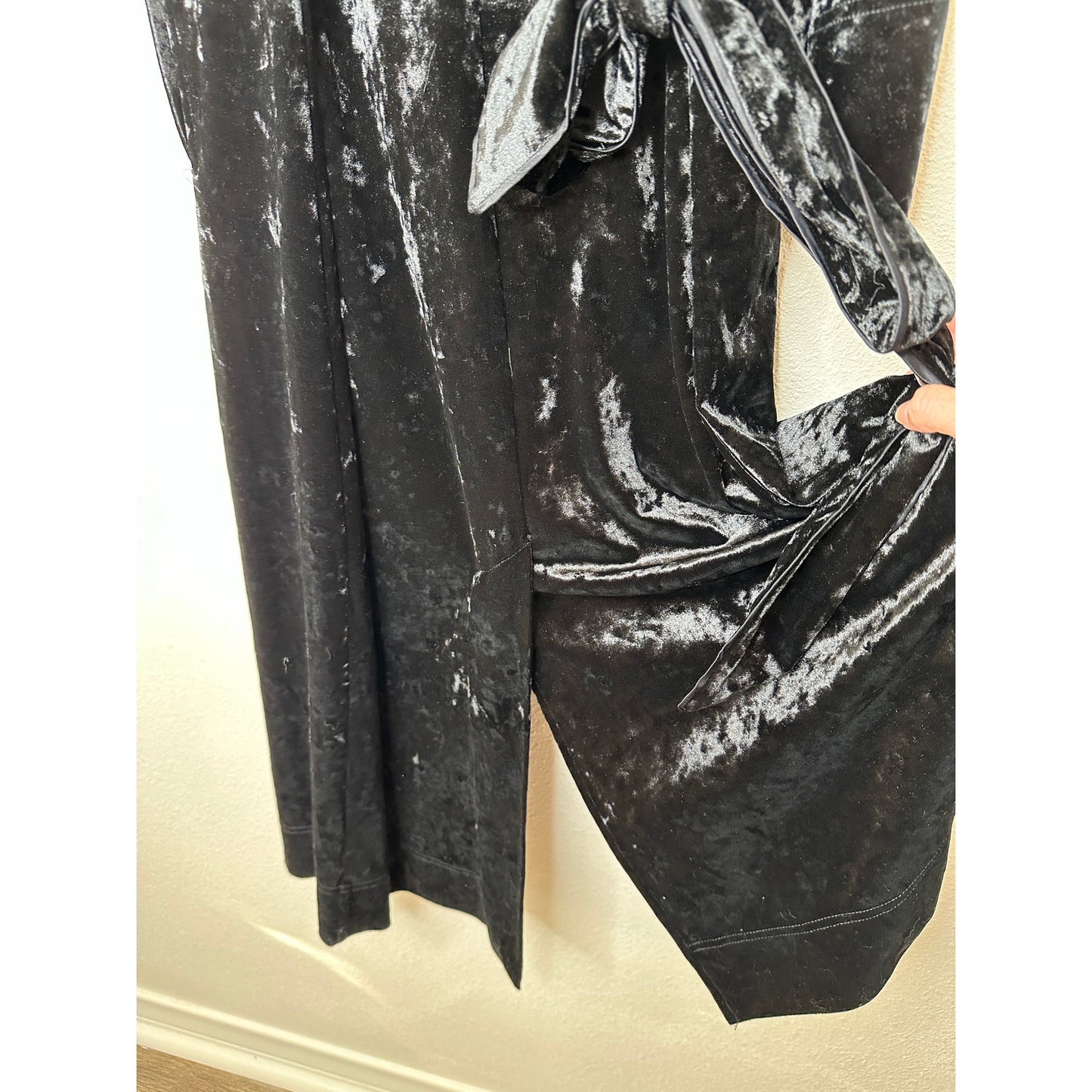 Arrive Black Velour Front Button Long Sleeve Tie Waist Midi Dress Small