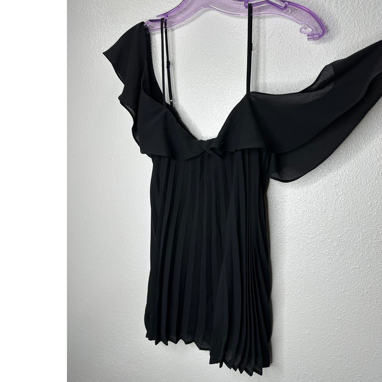 Delfi Black Pleated Accordion Ruffle Flowy Back Keyhole Cami S