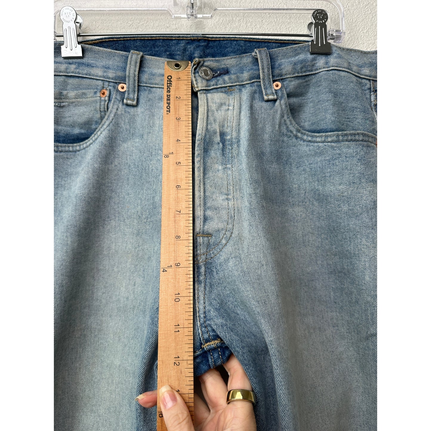Levi's 501 Original Fit Lightweight Jeans Medium Wash Men's 33x32