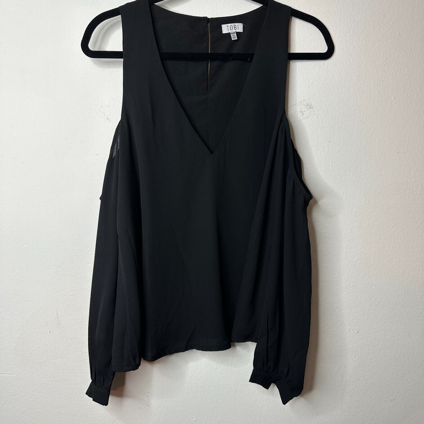 Tobi Black Cold Shoulder Long Sleeve Flowy V-Neck Keyhole Back Blouse M
