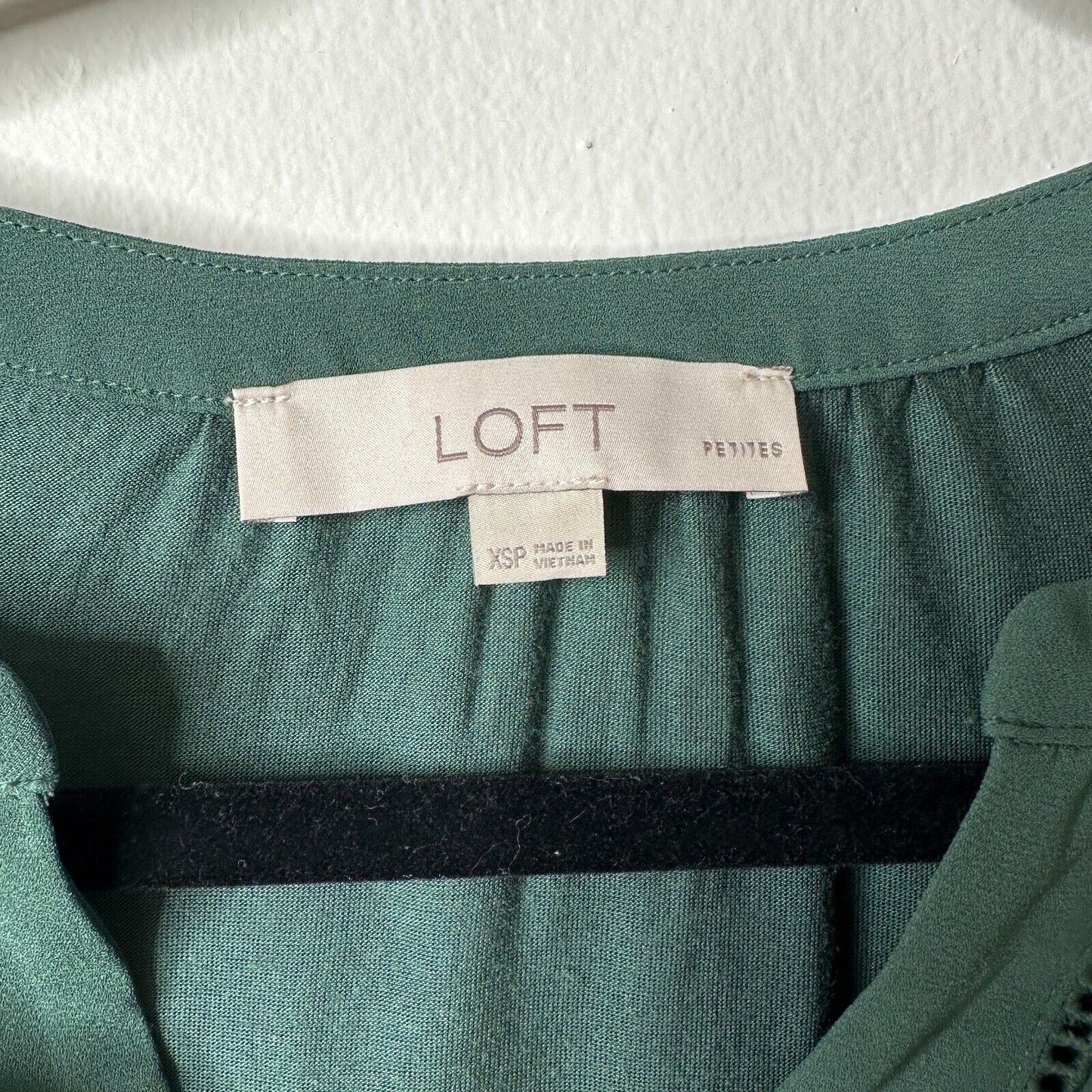 Loft Sage Green Split V-Neck Sleeveless Flowy Lace Neck Detail Tank Blouse XS