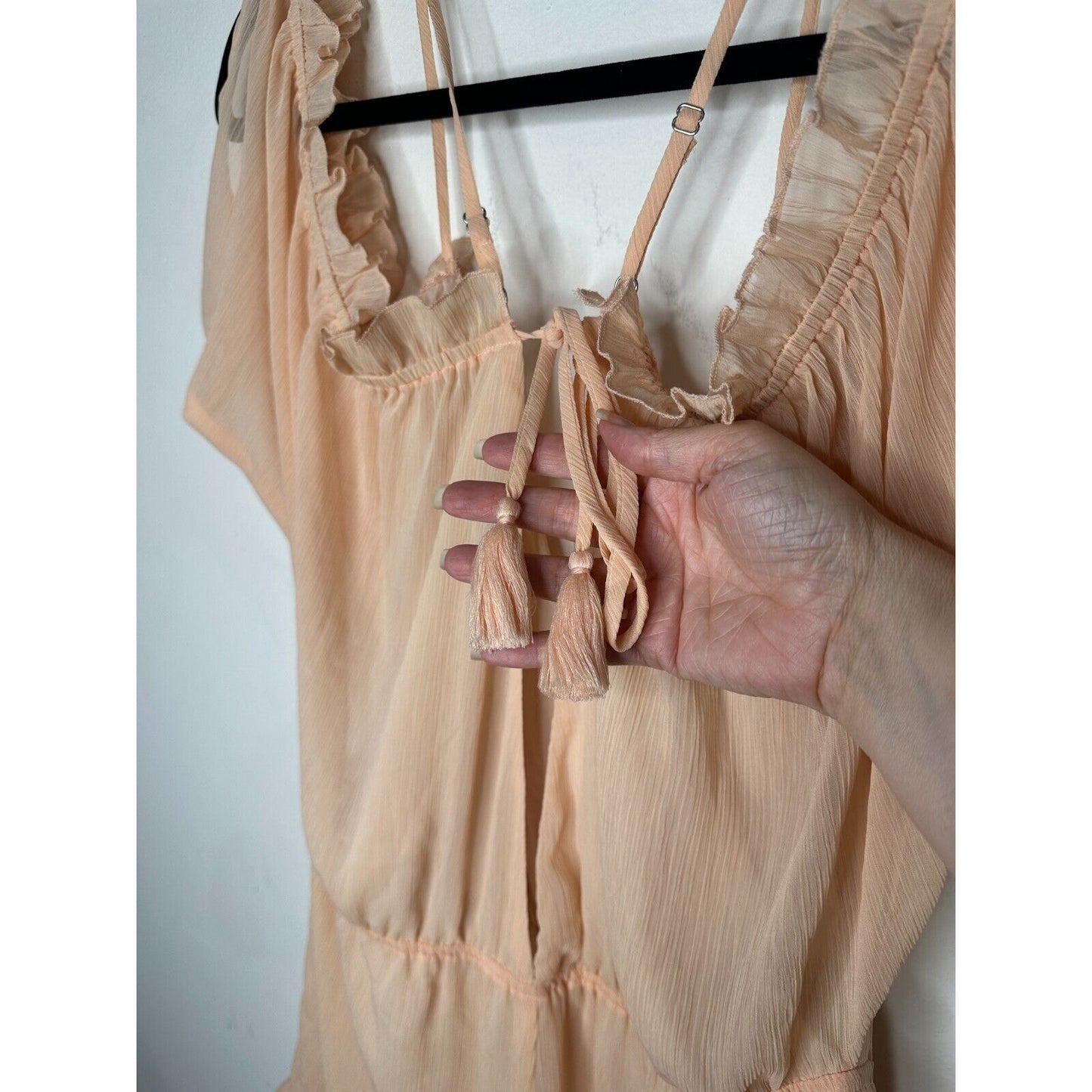 Lovers + Friends Cute Peach Malia Ruffle Cold Shoulder Deep-V Open Back Romper L
