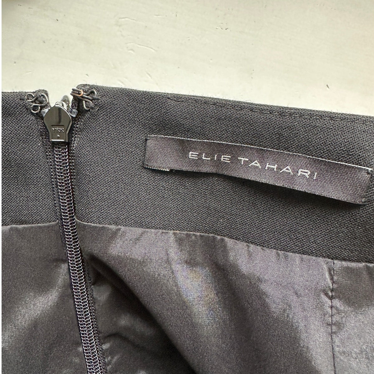 Elie Tahari Black Lined Back Zip & Split Pencil Skirt 6